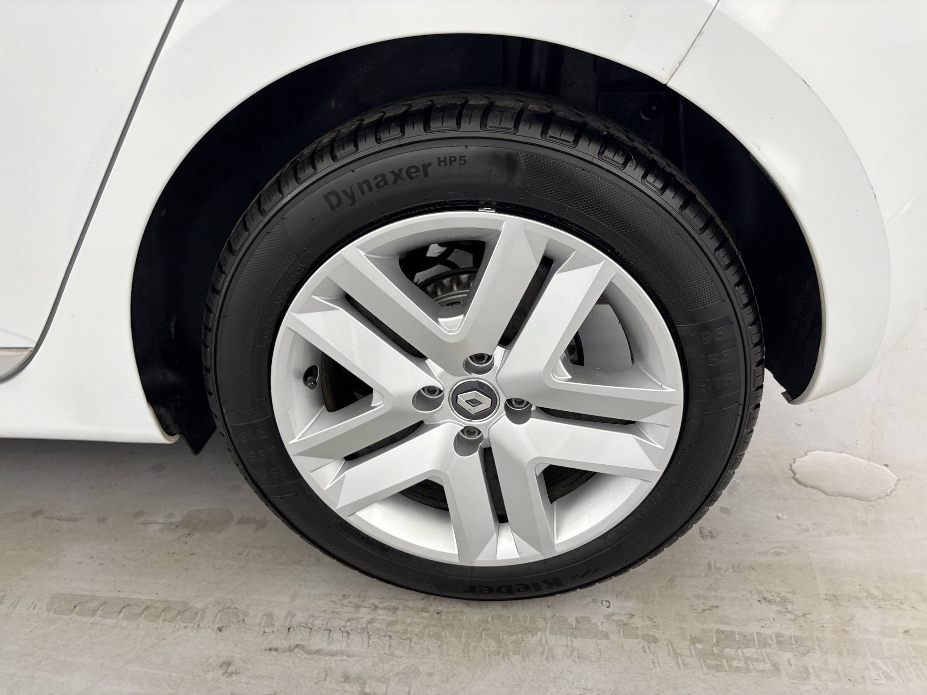 Vente en ligne Renault Clio 5 Clio TCe 90 - 21 au prix de 14 290 €
