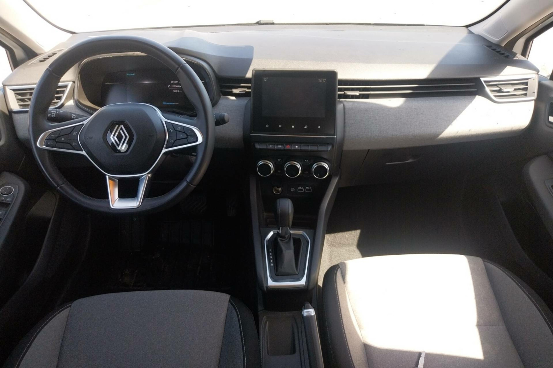 Vente en ligne Renault Clio 5 Clio E-Tech full hybrid 145 au prix de 16 991 €