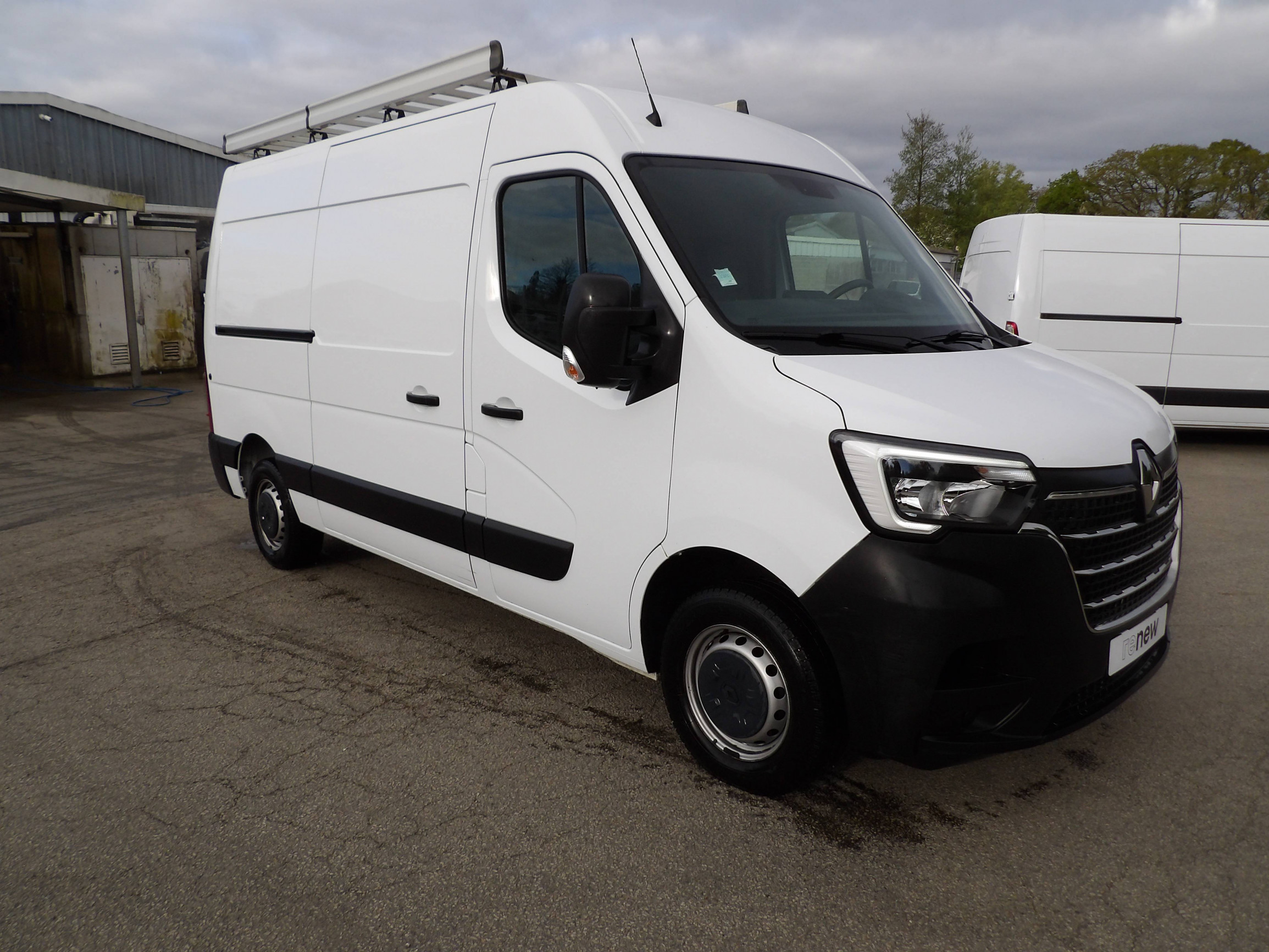 Vente en ligne Renault Master Fourgon MASTER FGN TRAC F3300 L2H2 BLUE DCI 135 au prix de 22 490 €