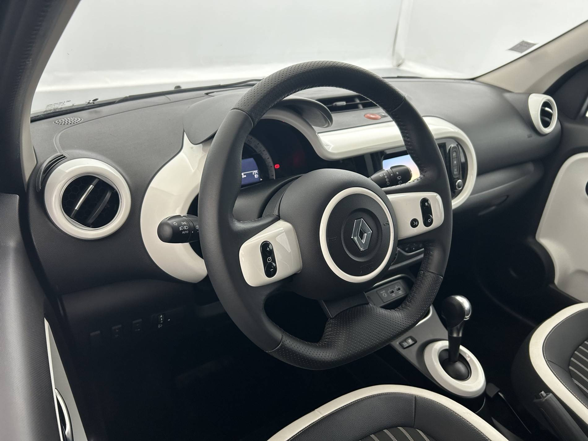 Vente en ligne Renault Twingo Electrique Twingo III E-Tech au prix de 11 990 €