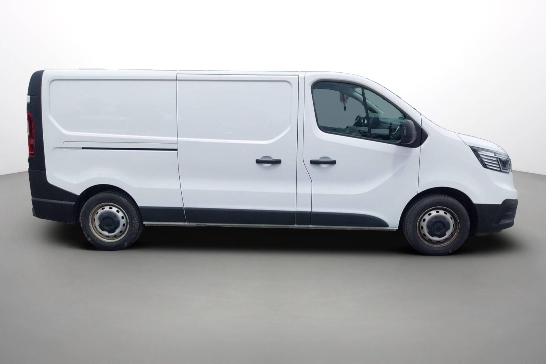 Vente en ligne Renault Trafic 3 Fourgon TRAFIC FGN L2H1 3000 KG BLUE DCI 130 au prix de 20 490 €