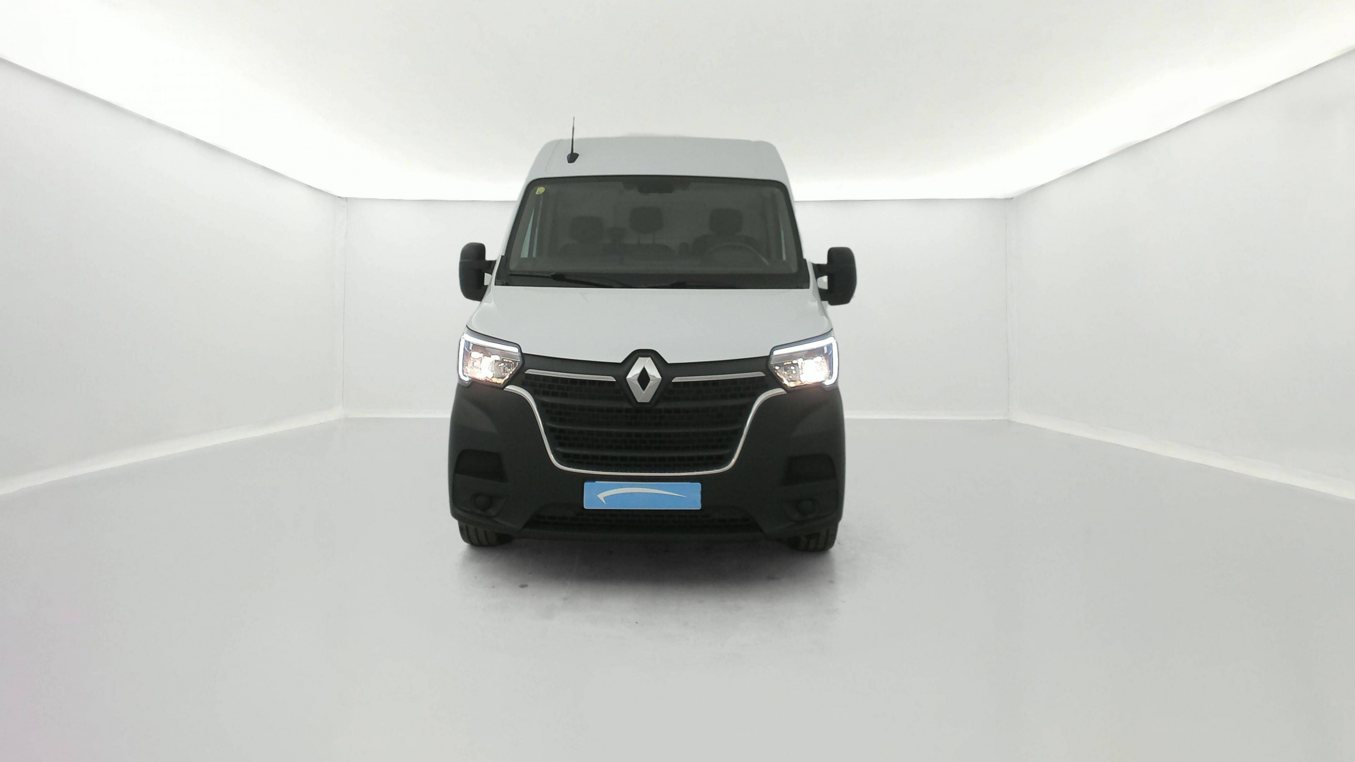 Vente en ligne Renault Master Fourgon MASTER FGN TRAC F3500 L2H2 BLUE DCI 135 au prix de 27 990 €