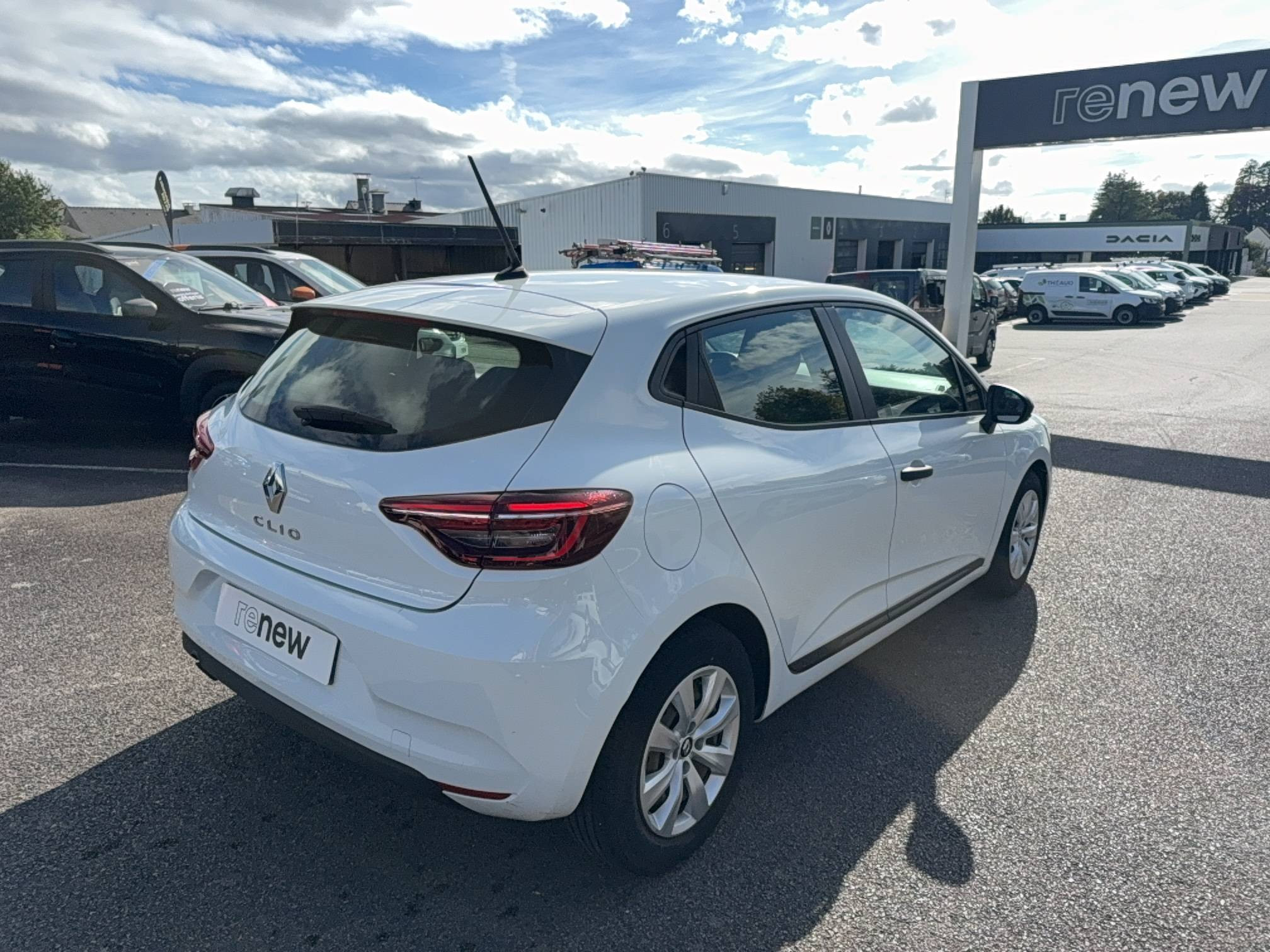 Vente en ligne Renault Clio 5 Clio SCe 65 au prix de 11 490 €