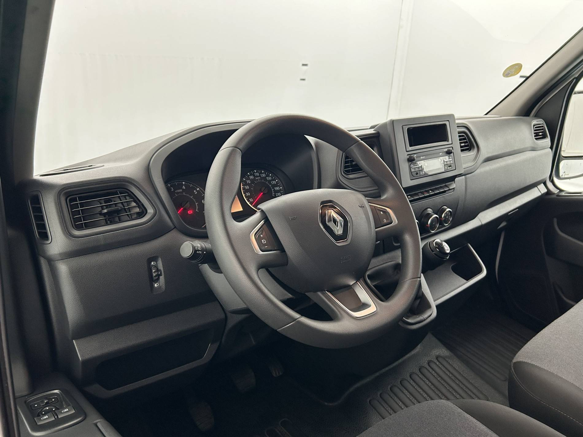 Vente en ligne Renault Master Fourgon MASTER FGN TRAC F3500 L3H3 BLUE DCI 135 au prix de 28 990 €