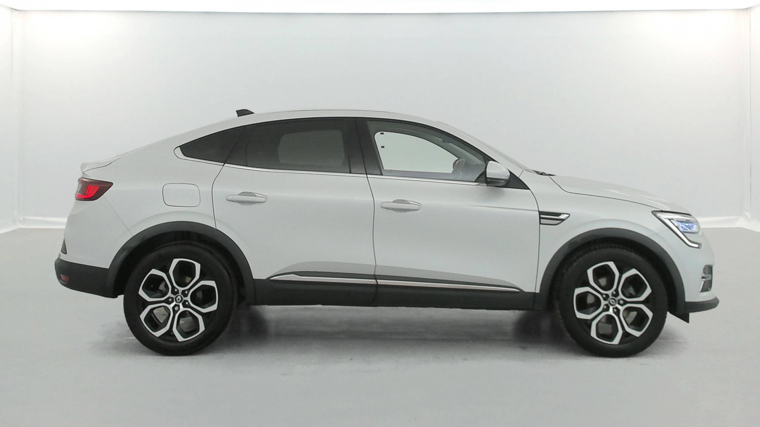 Vente en ligne Renault Arkana  E-Tech hybride 145 - 22 au prix de 21 890 €