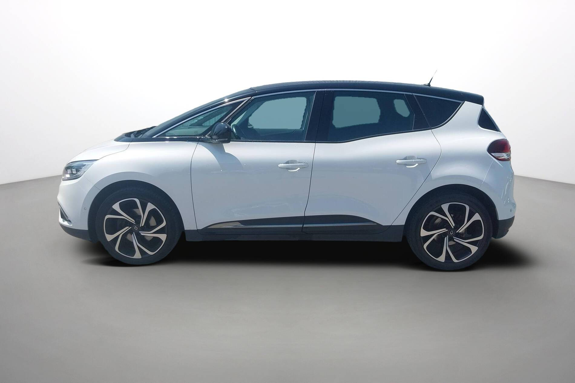 Vente en ligne Renault Scenic 4 Scenic Blue dCi 120 au prix de 16 900 €