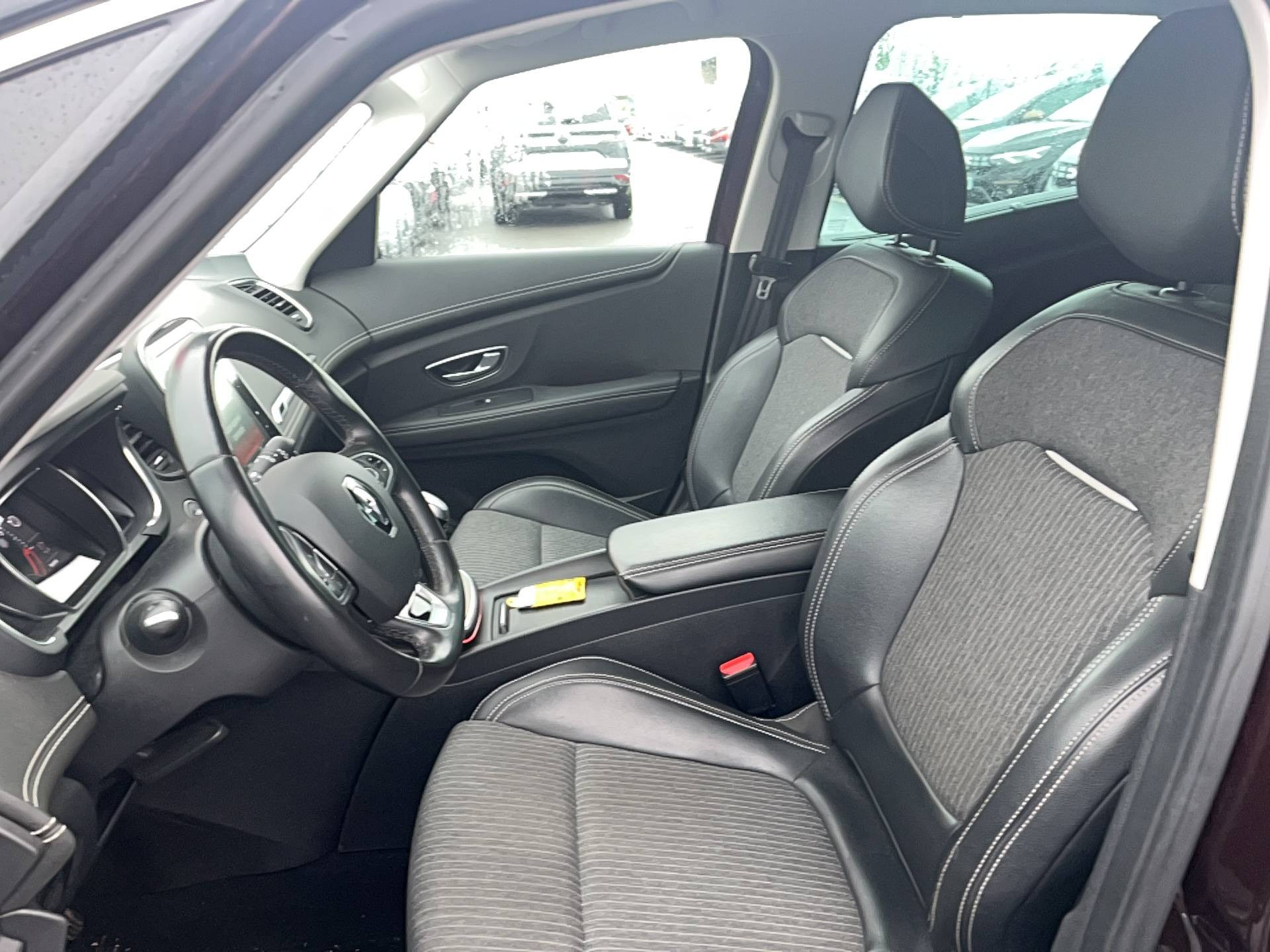 Vente en ligne Renault Scenic 4 Scenic TCe 140 FAP au prix de 19 990 €