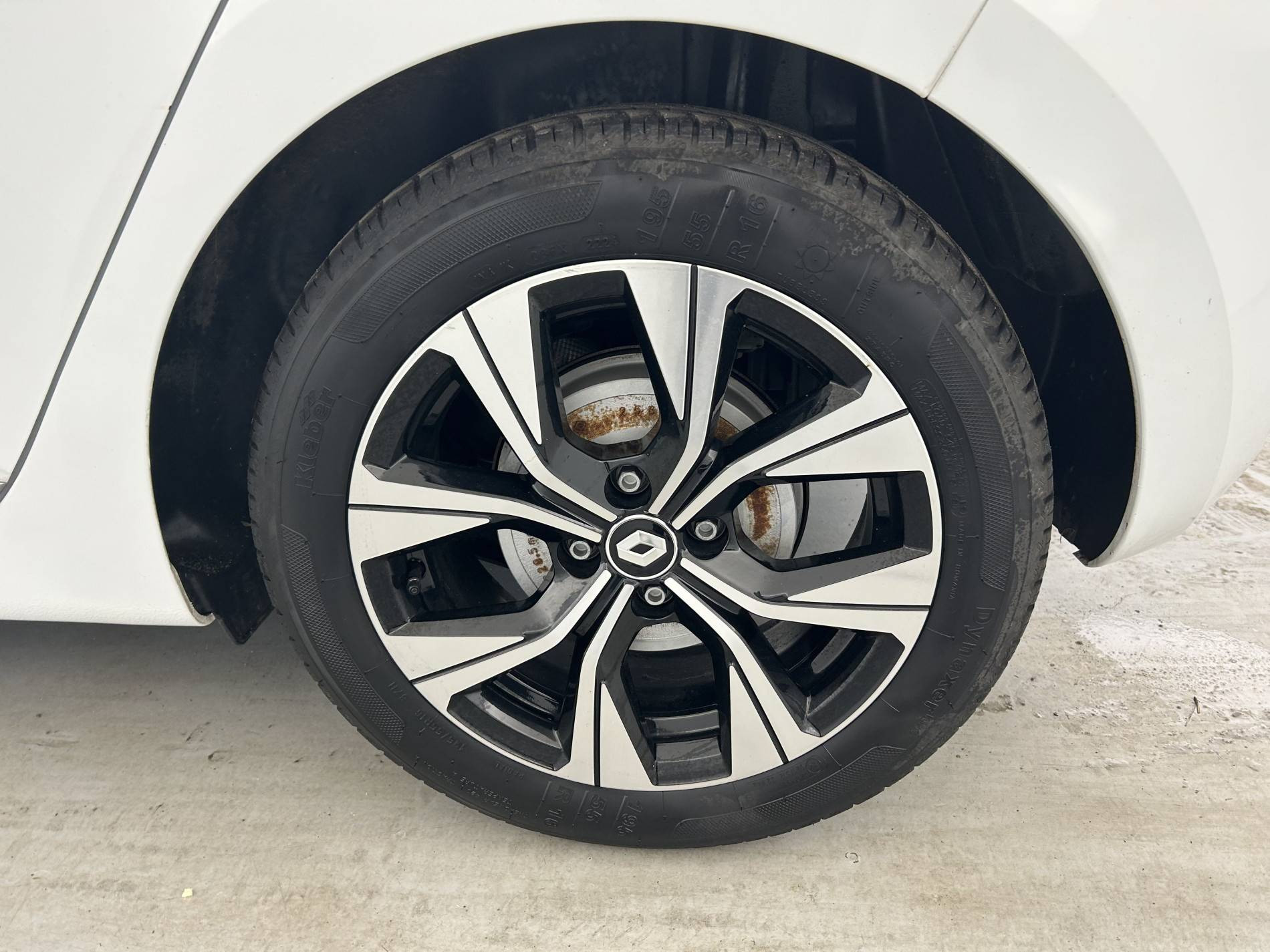 Vente en ligne Renault Clio 5 Clio E-Tech full hybrid 145 au prix de 15 490 €