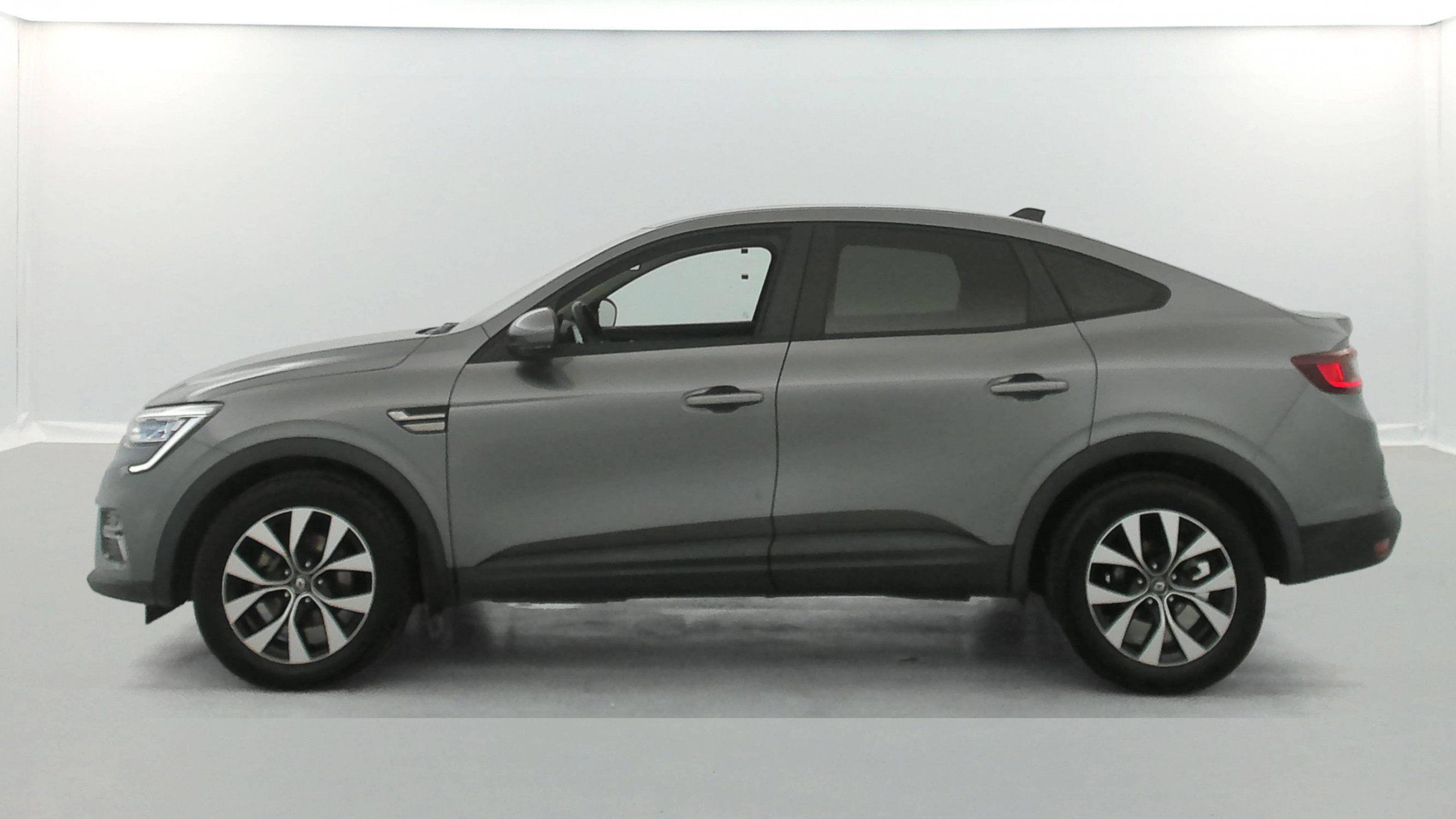 Vente en ligne Renault Arkana  E-Tech hybride 145 - 22 au prix de 18 990 €