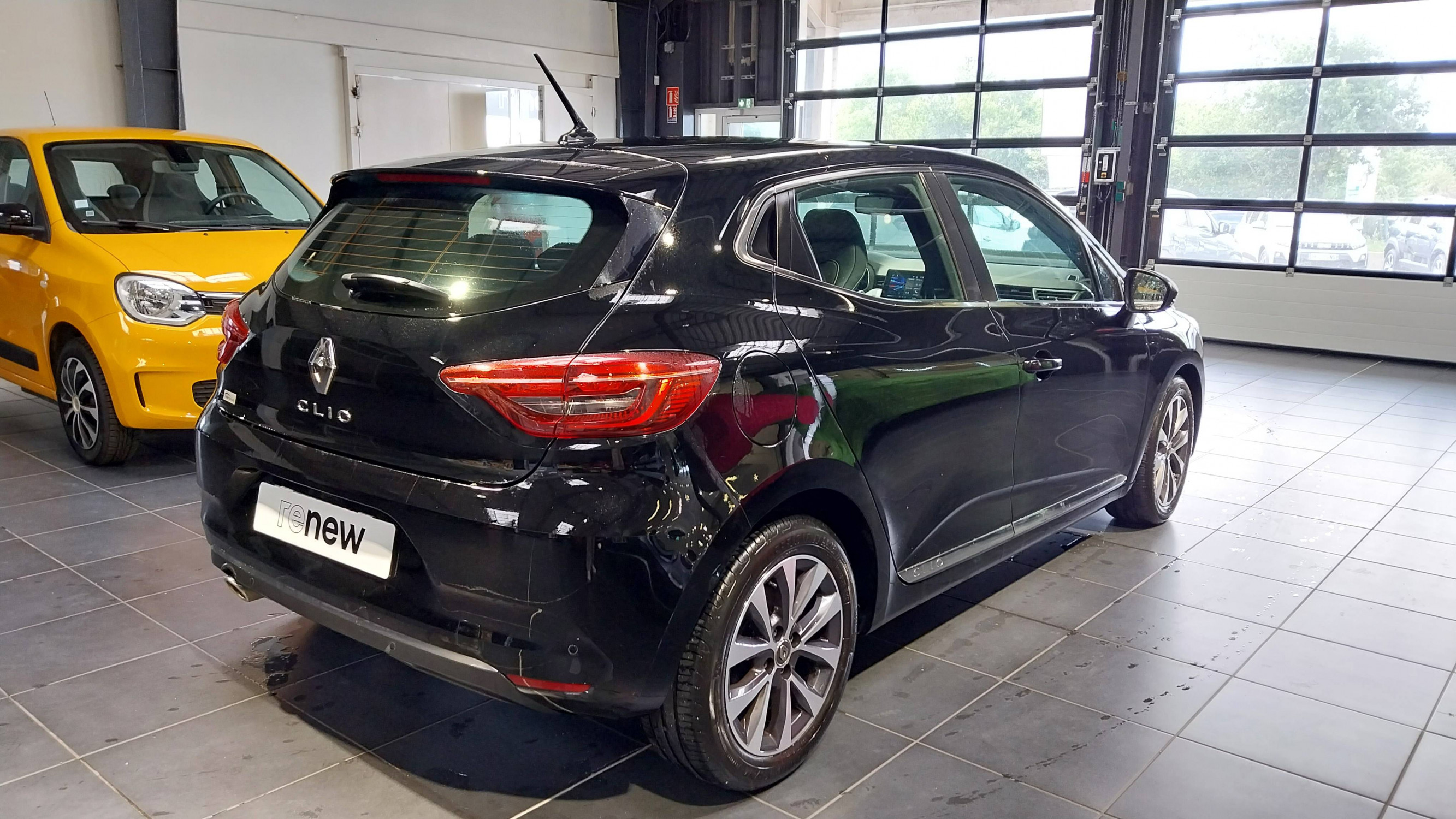 Vente en ligne Renault Clio 5 Clio TCe 90 - 21 au prix de 13 490 €