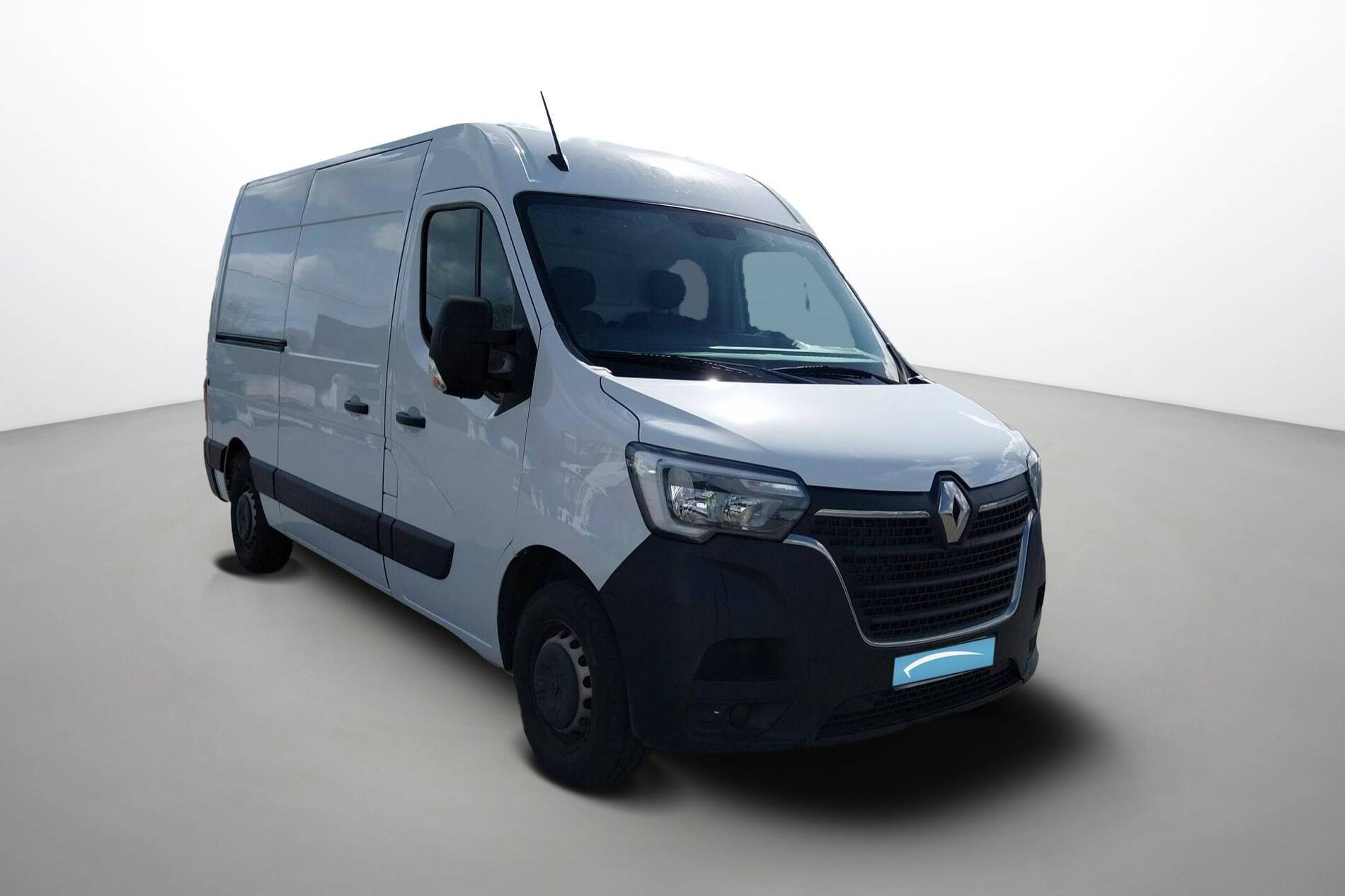 Vente en ligne Renault Master Fourgon MASTER FGN TRAC F3500 L2H2 BLUE DCI 135 au prix de 27 590 €