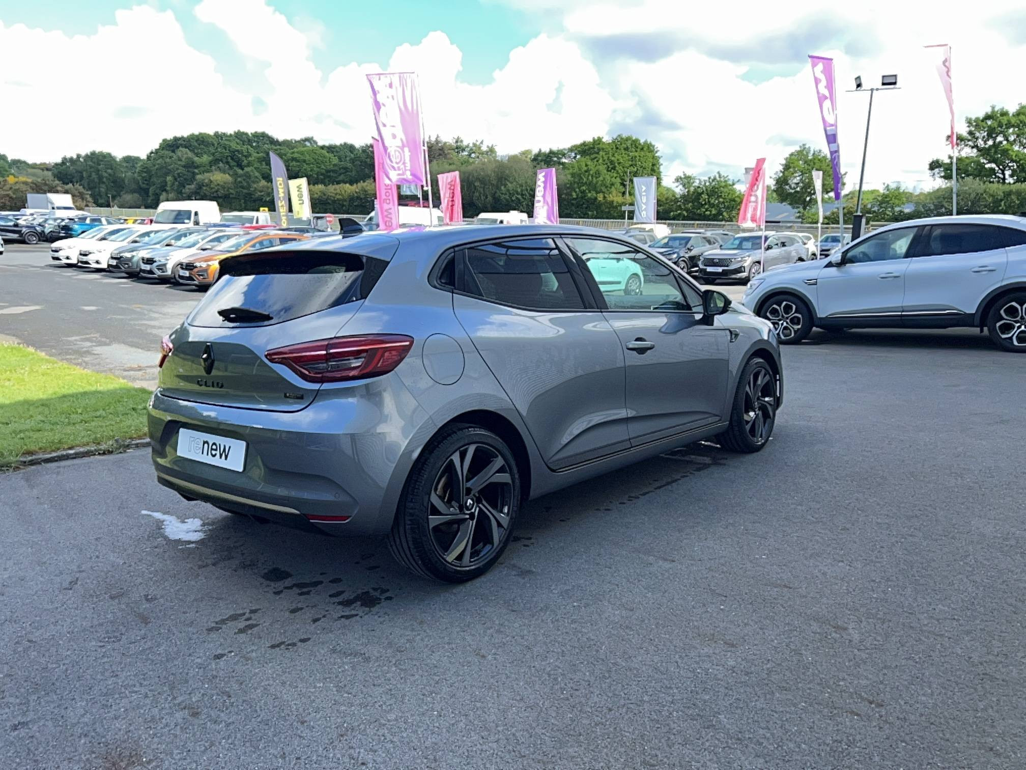 Vente en ligne Renault Clio 5 Clio E-Tech hybride 145 au prix de 16 990 €