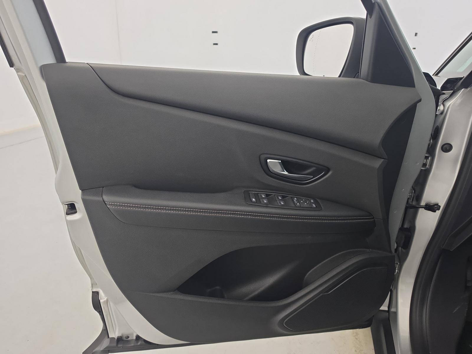 Vente en ligne Renault Scenic 4 Scenic TCe 140 au prix de 18 790 €