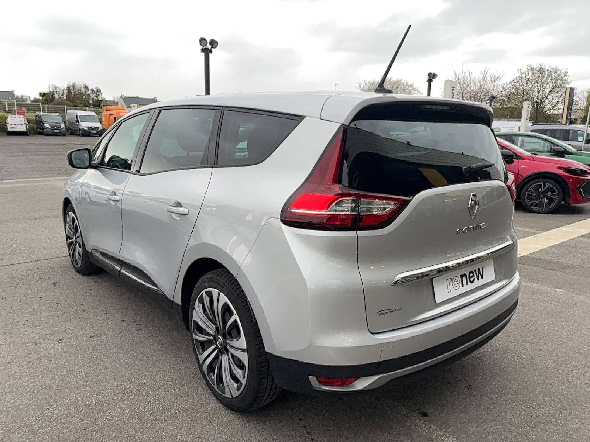 Vente en ligne Renault Grand Scenic 4 Grand Scenic TCe 140 FAP EDC - 21 au prix de 16 690 €