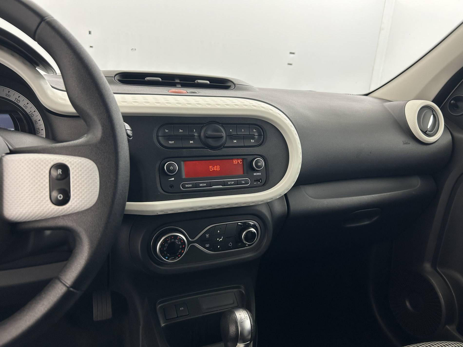 Vente en ligne Renault Twingo Electrique Twingo III E-Tech au prix de 10 490 €