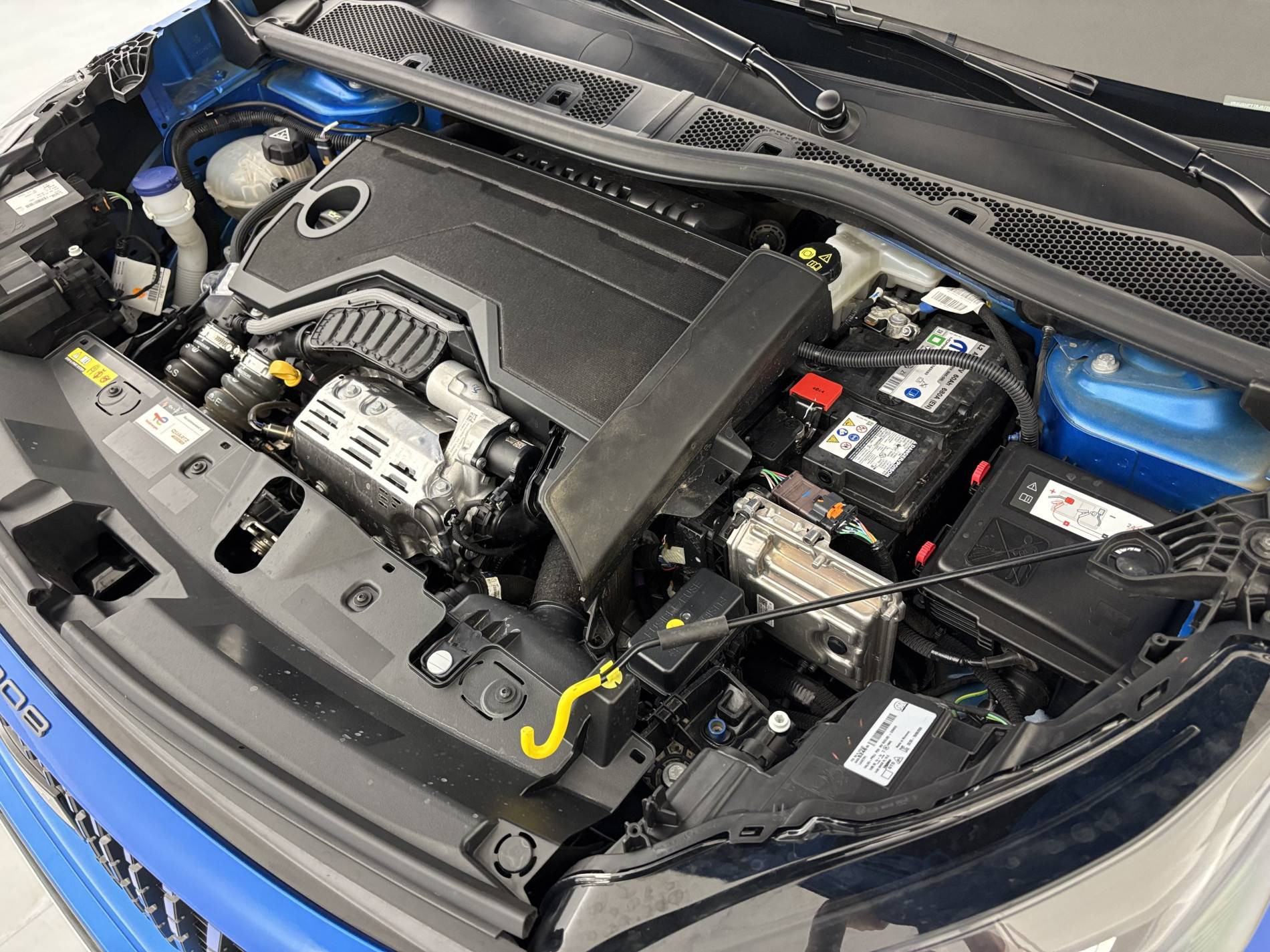 Vente en ligne Peugeot 2008  Hybrid 136 e-DCS6 au prix de 19 990 €