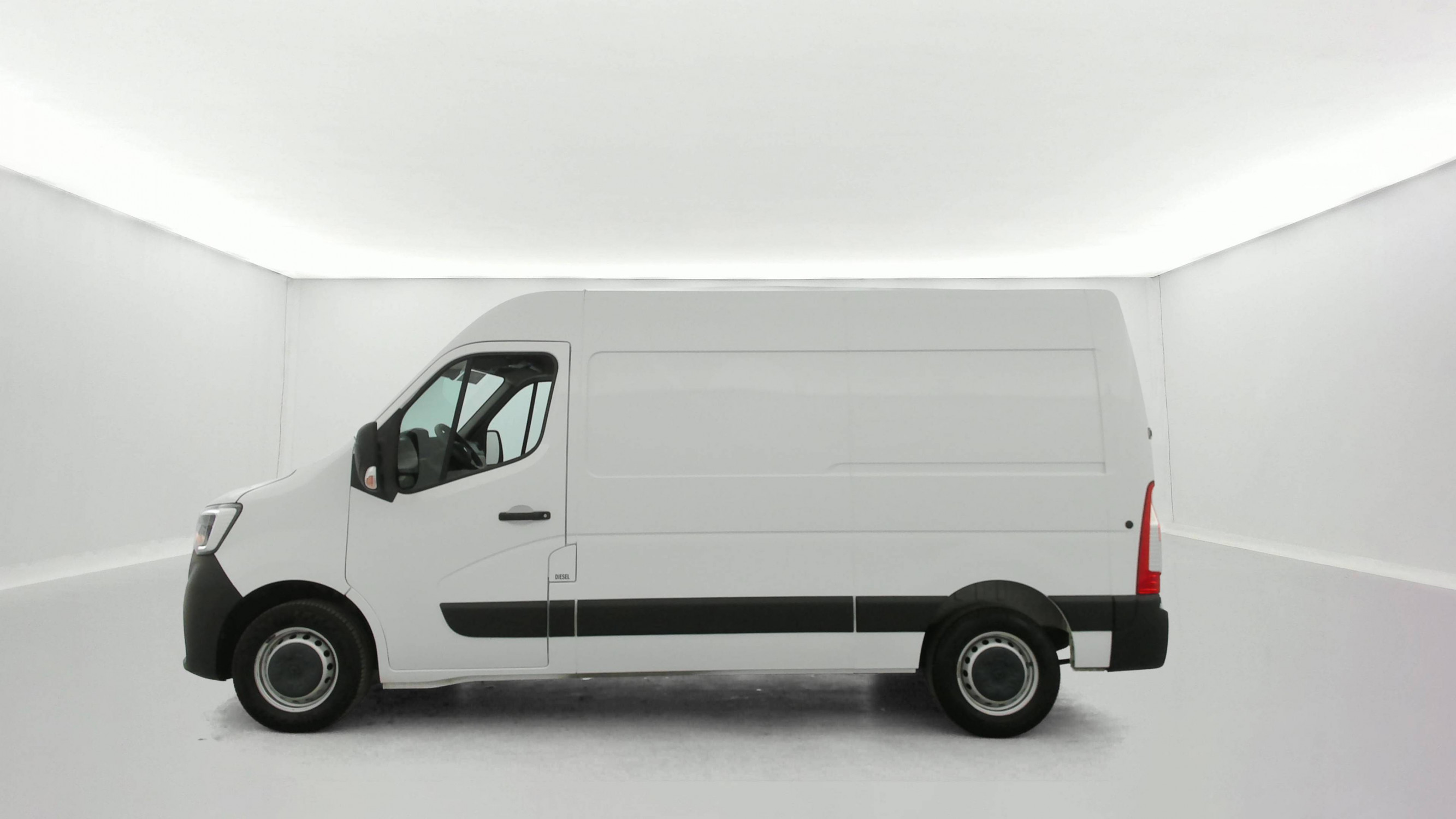 Vente en ligne Renault Master Fourgon MASTER FGN TRAC F3500 L2H2 BLUE DCI 135 au prix de 25 990 €
