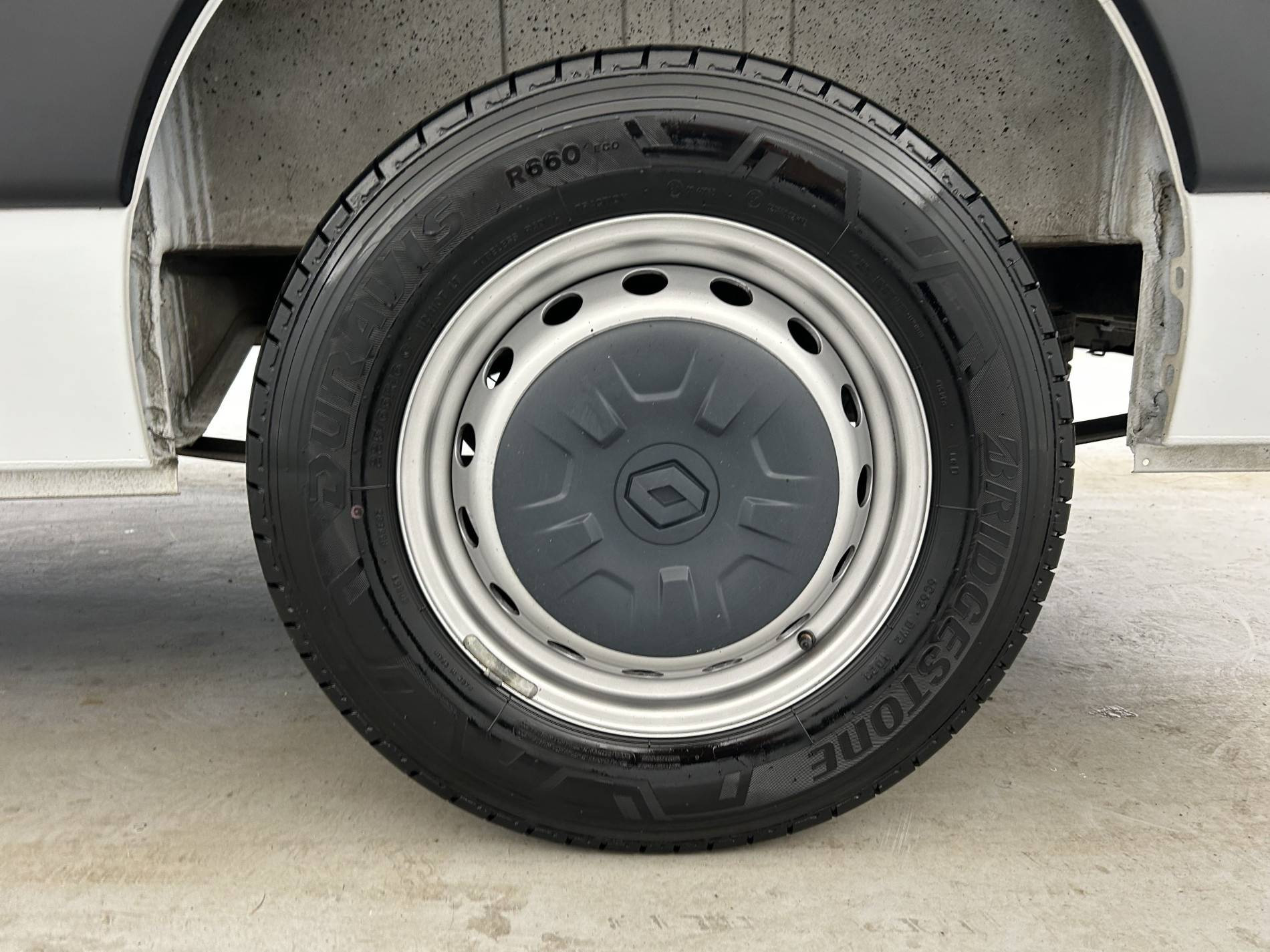 Vente en ligne Renault Master Fourgon MASTER FGN TRAC F3500 L2H2 BLUE DCI 135 au prix de 24 990 €