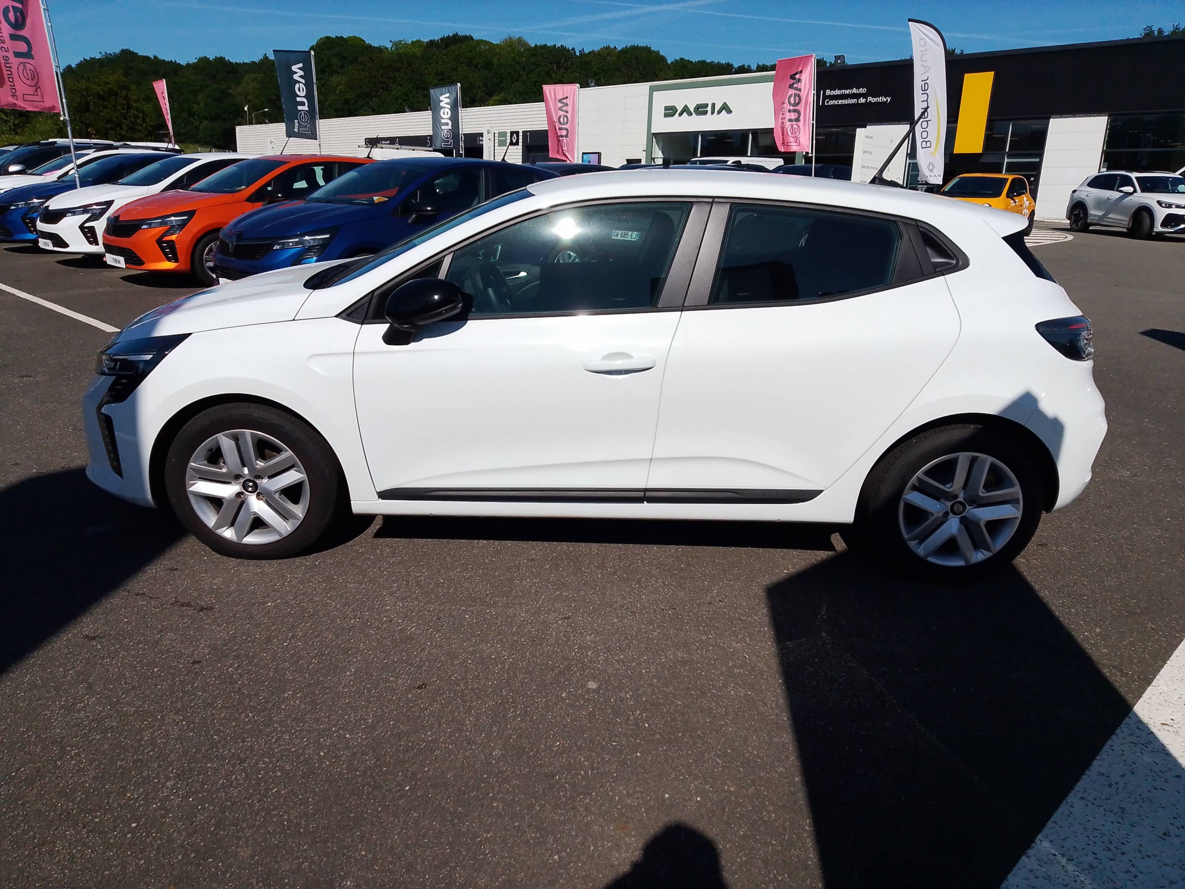 Vente en ligne Renault Clio 5 Clio TCe 90 au prix de 15 790 €