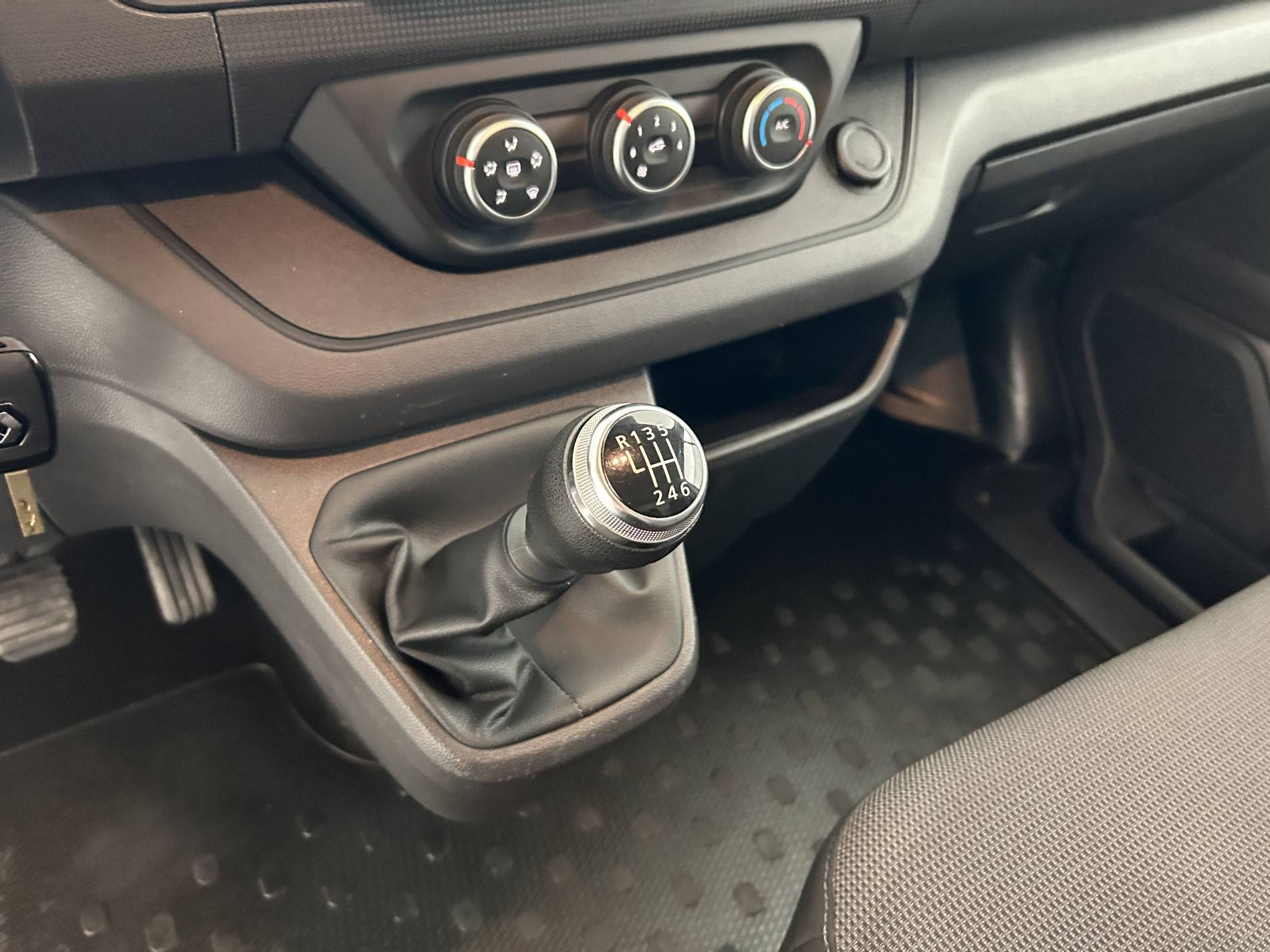 Vente en ligne Renault Trafic 3 Fourgon TRAFIC FGN L1H1 3T BLUE DCI 130 GSR2 au prix de 23 690 €