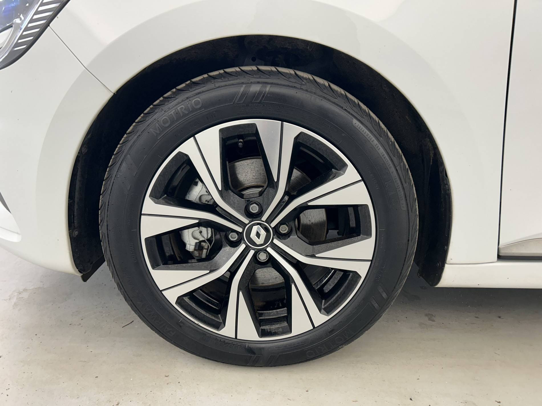 Vente en ligne Renault Clio 5 Clio E-Tech full hybrid 145 au prix de 17 950 €