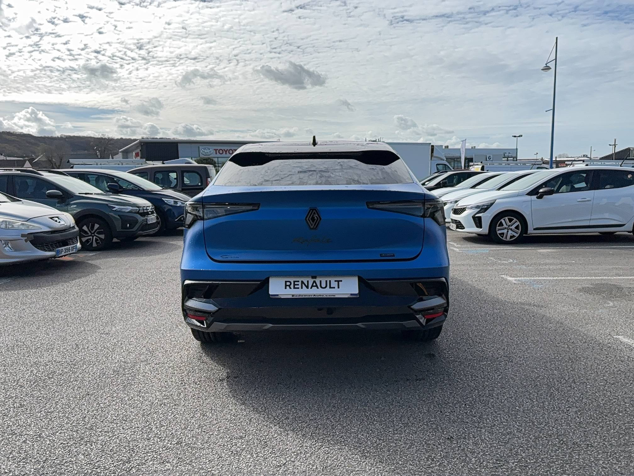 Vente en ligne Renault Rafale  hyper hybrid E-Tech 300 ch 4x4 au prix de 59 900 €