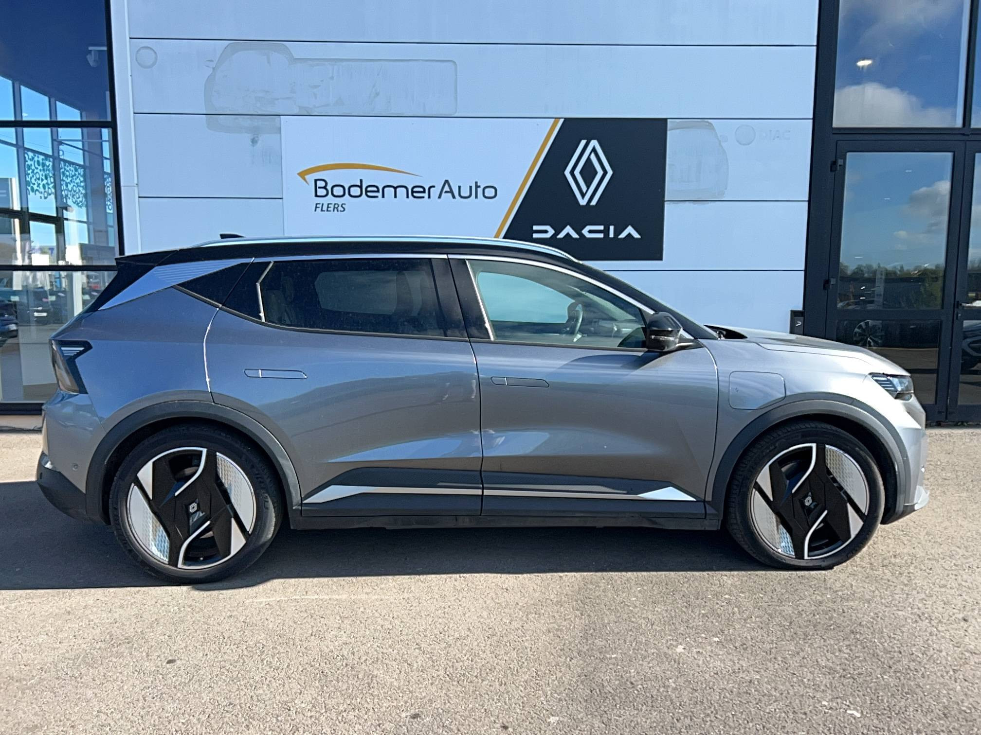 Vente en ligne Renault Scenic E-Tech  220 ch grande autonomie au prix de 37 990 €