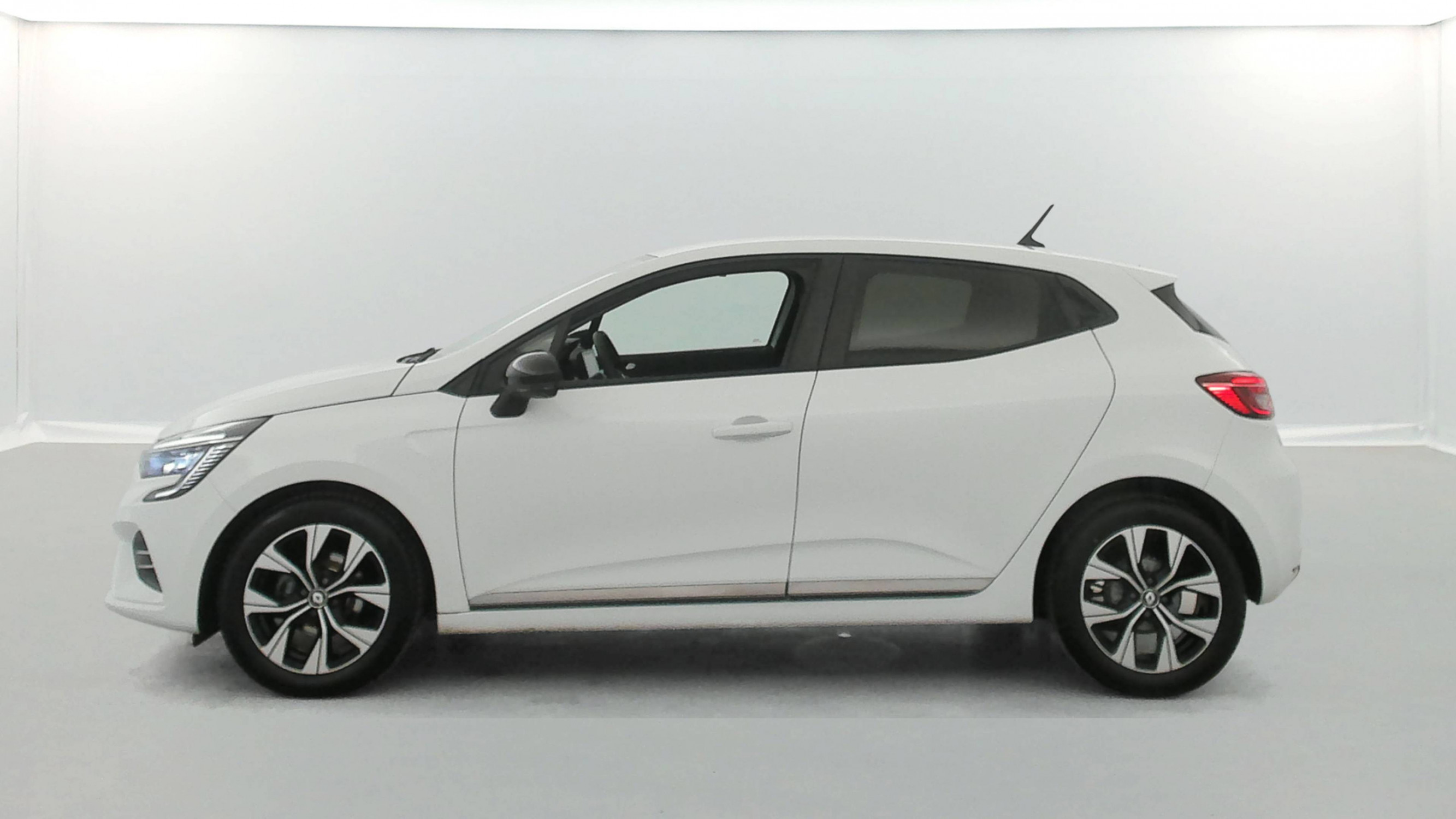 Vente en ligne Renault Clio 5 Clio TCe 90 au prix de 14 790 €