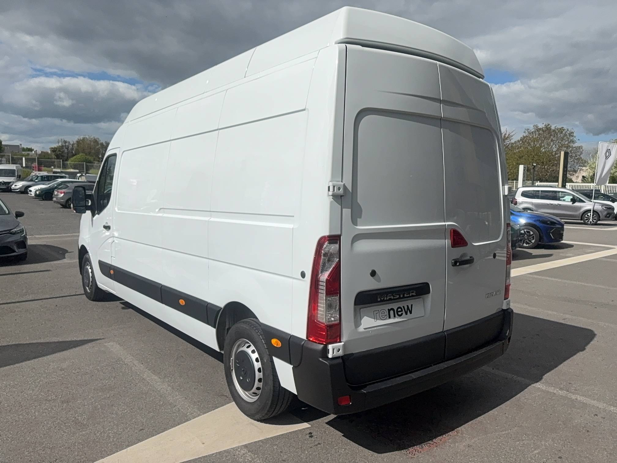 Vente en ligne Renault Master Fourgon MASTER FGN TRAC F3500 L3H3 BLUE DCI 135 au prix de 27 000 €