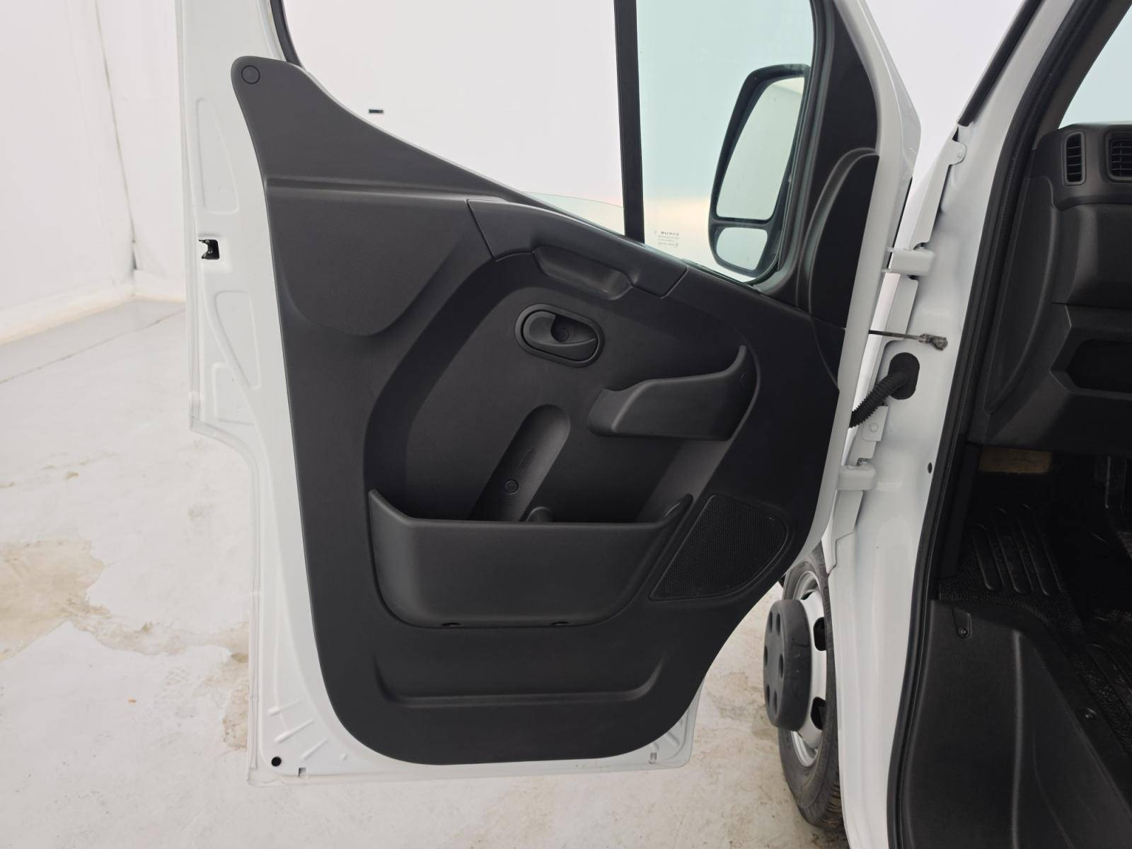 Vente en ligne Renault Master 3 Châssis Cabine MASTER CC PROP RJ3500 L2 PAFC BLUE DCI 130 EURO VI au prix de 29 990 €