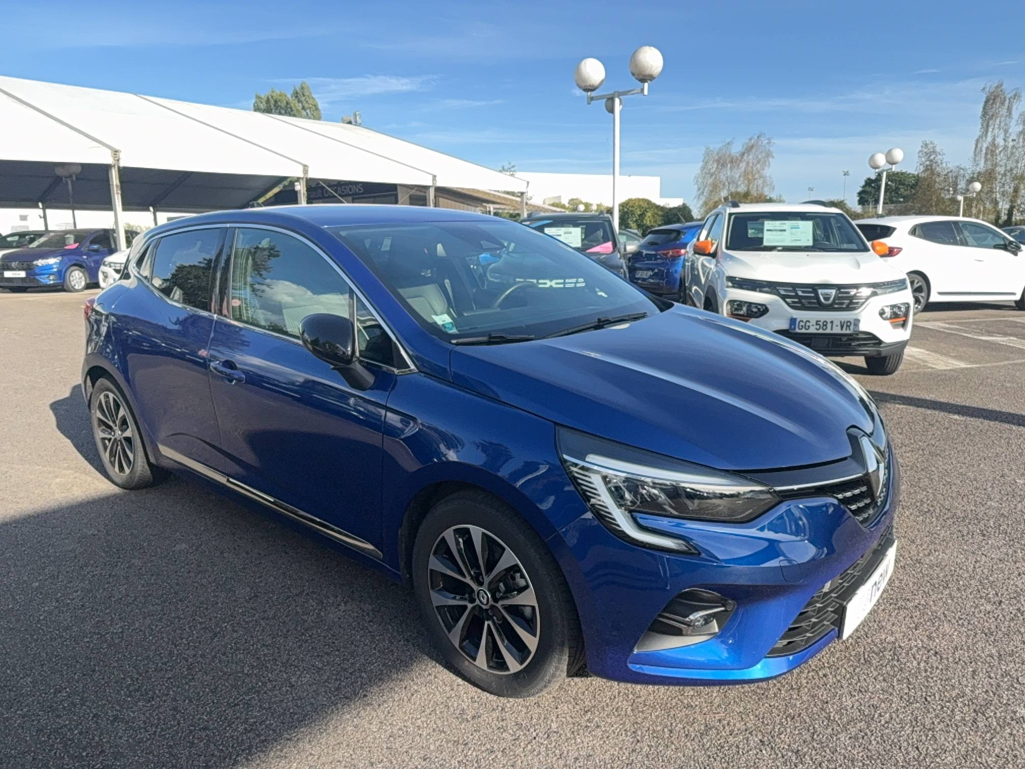Vente en ligne Renault Clio 5 Clio E-Tech full hybrid 145 au prix de 18 490 €