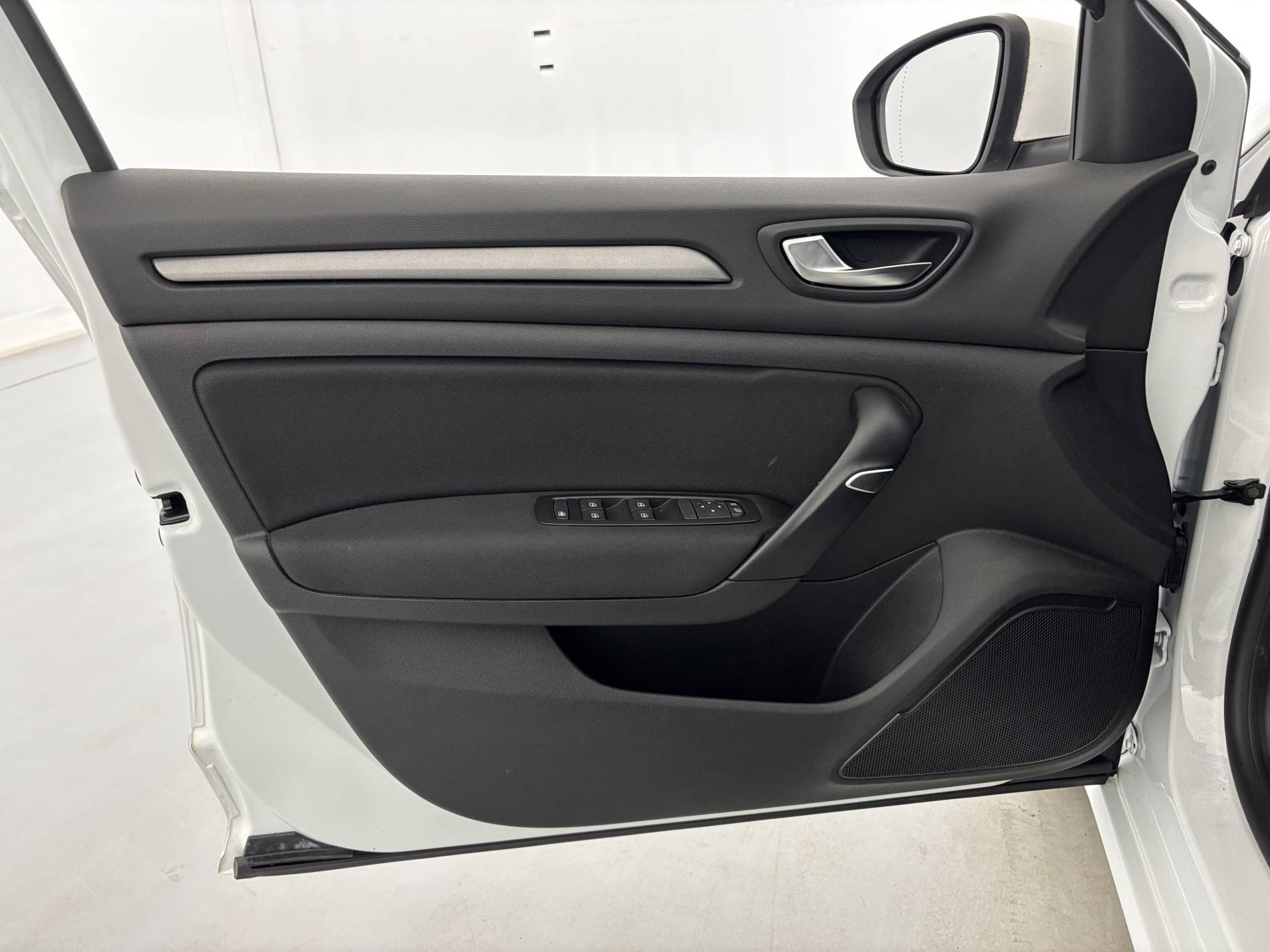 Vente en ligne Renault Megane 4  BLUE DCI 115 au prix de 12 990 €
