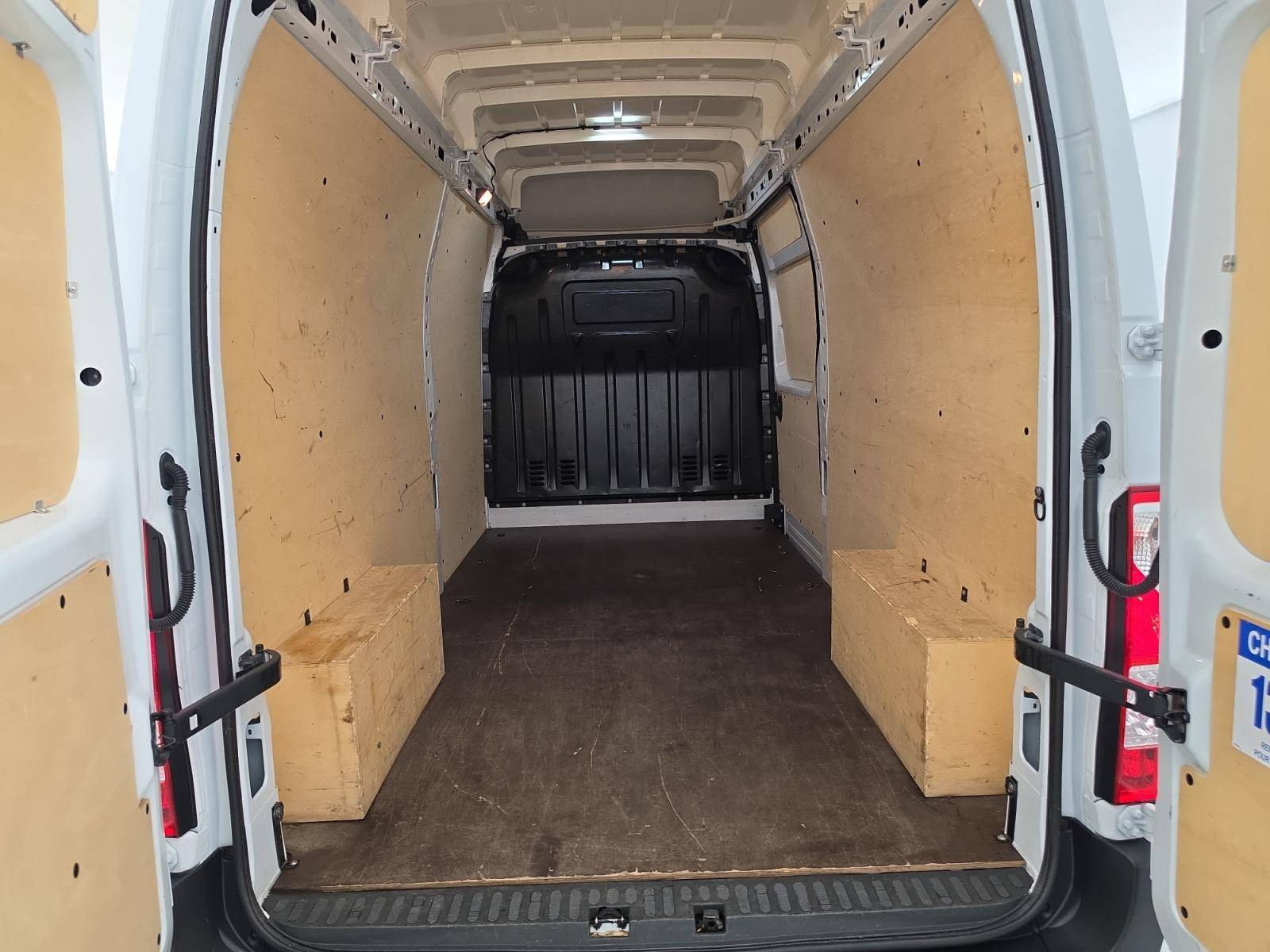 Vente en ligne Renault Master Fourgon MASTER FGN TRAC F3500 L3H3 BLUE DCI 135 au prix de 25 900 €