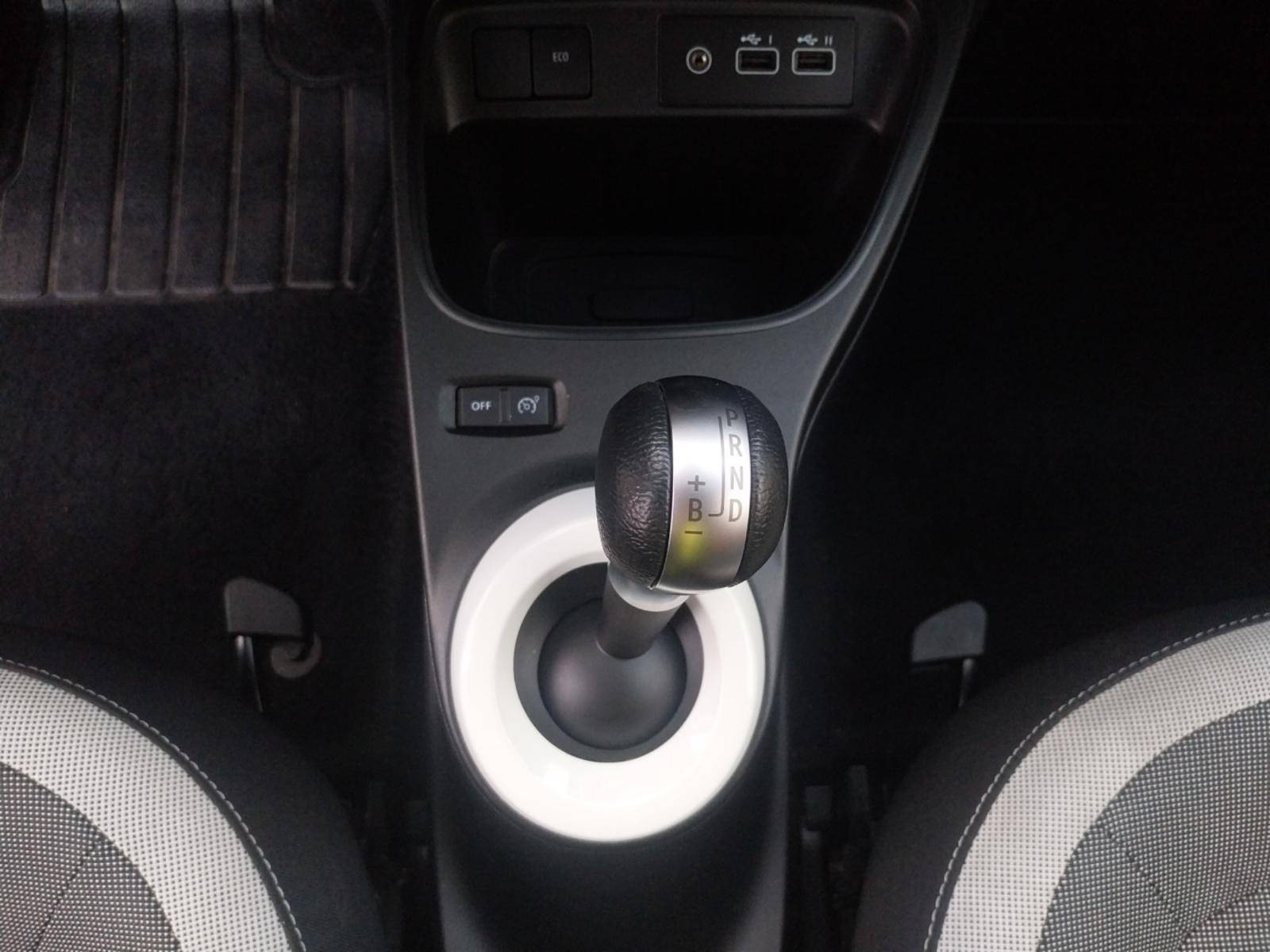 Vente en ligne Renault Twingo Electrique Twingo III E-Tech au prix de 12 990 €