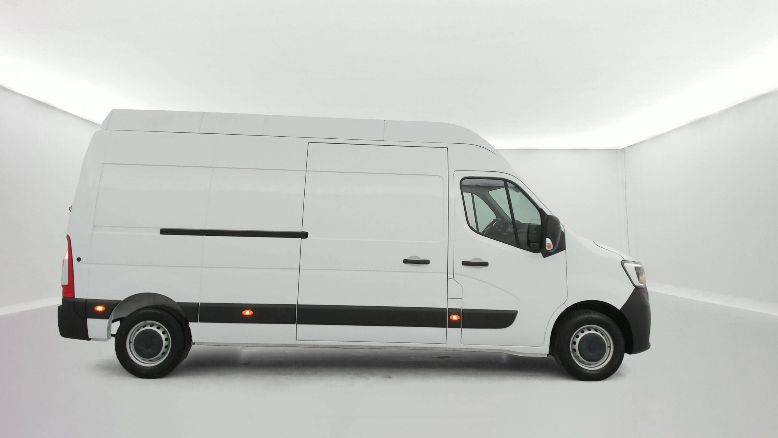 Vente en ligne Renault Master Fourgon MASTER FGN TRAC F3500 L3H3 BLUE DCI 135 au prix de 26 490 €