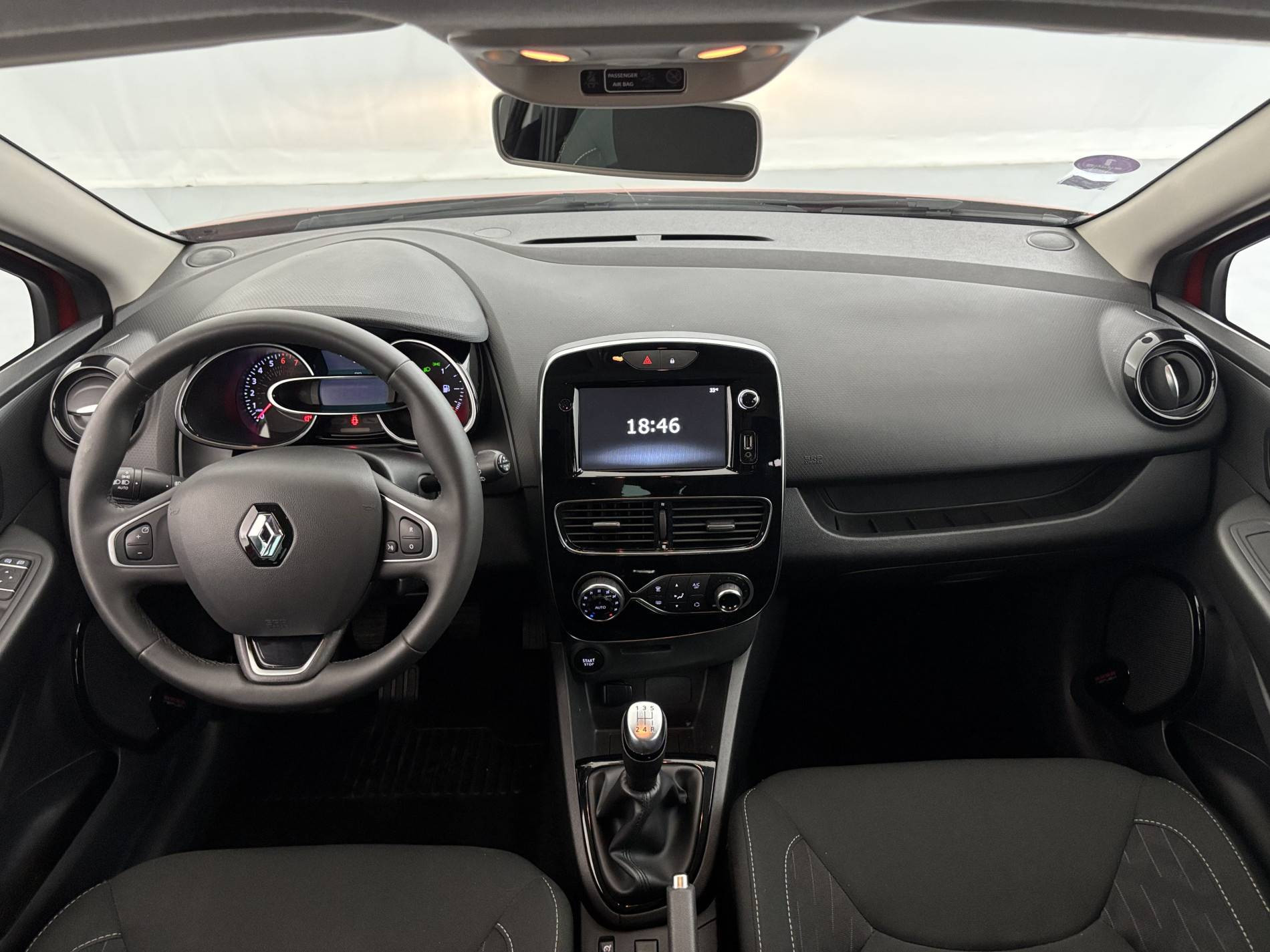 Vente en ligne Renault Clio 4 Clio TCe 90 E6C au prix de 11 790 €