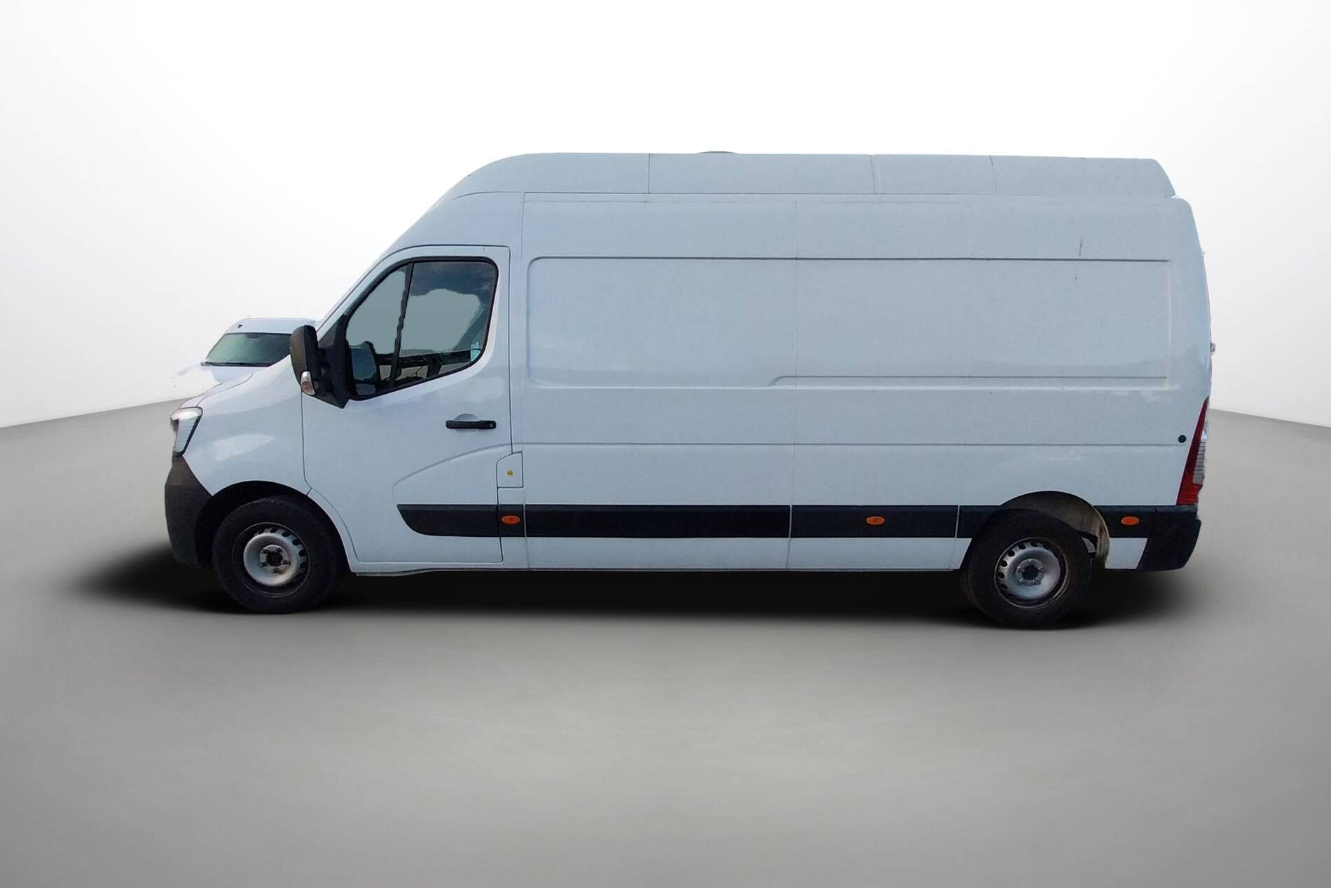 Vente en ligne Renault Master Fourgon MASTER FGN TRAC F3500 L3H3 BLUE DCI 135 au prix de 29 490 €
