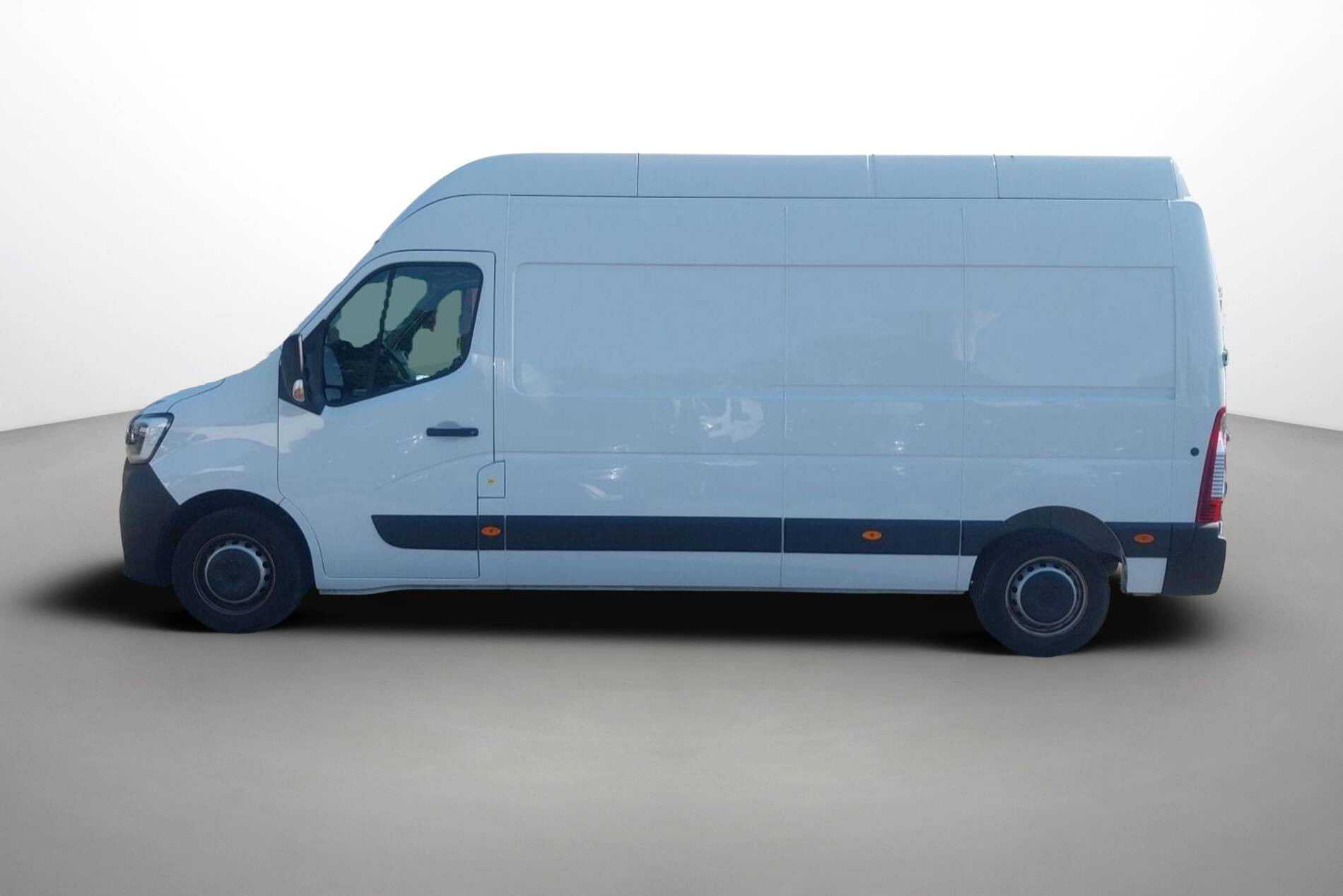 Vente en ligne Renault Master Fourgon MASTER FGN TRAC F3500 L3H3 BLUE DCI 135 au prix de 28 990 €