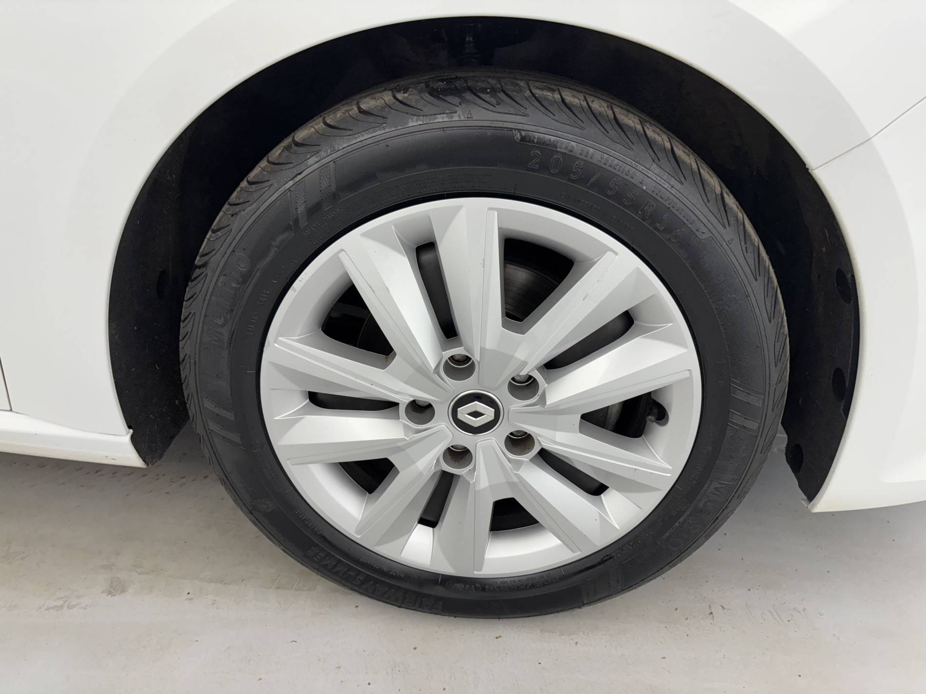 Vente en ligne Renault Megane 4  BLUE DCI 115 au prix de 12 990 €