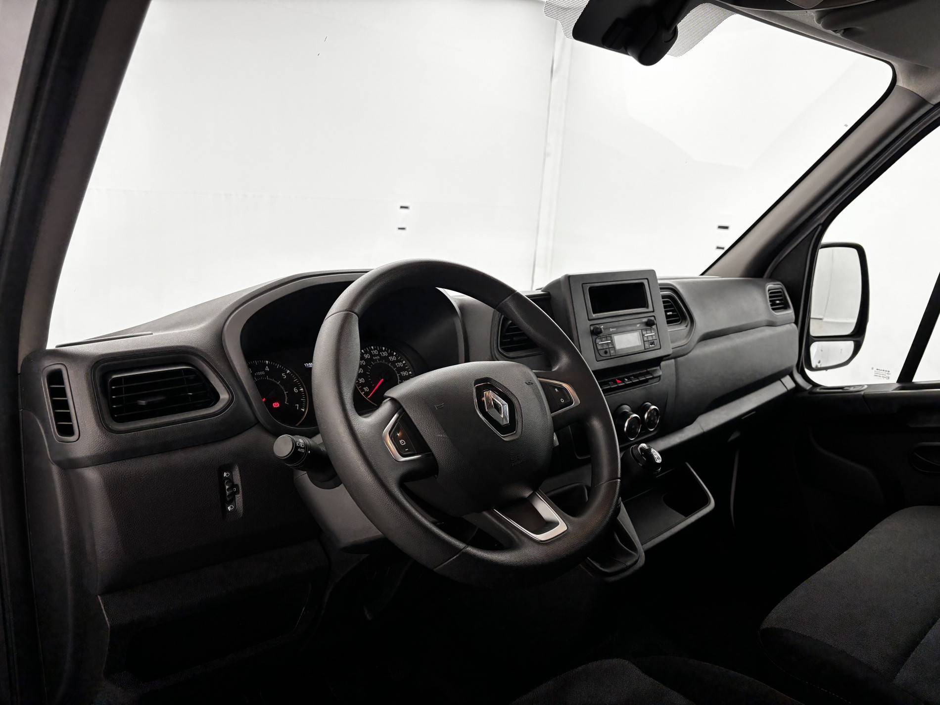 Vente en ligne Renault Master Fourgon MASTER FGN TRAC F3500 L2H2 BLUE DCI 135 au prix de 25 990 €