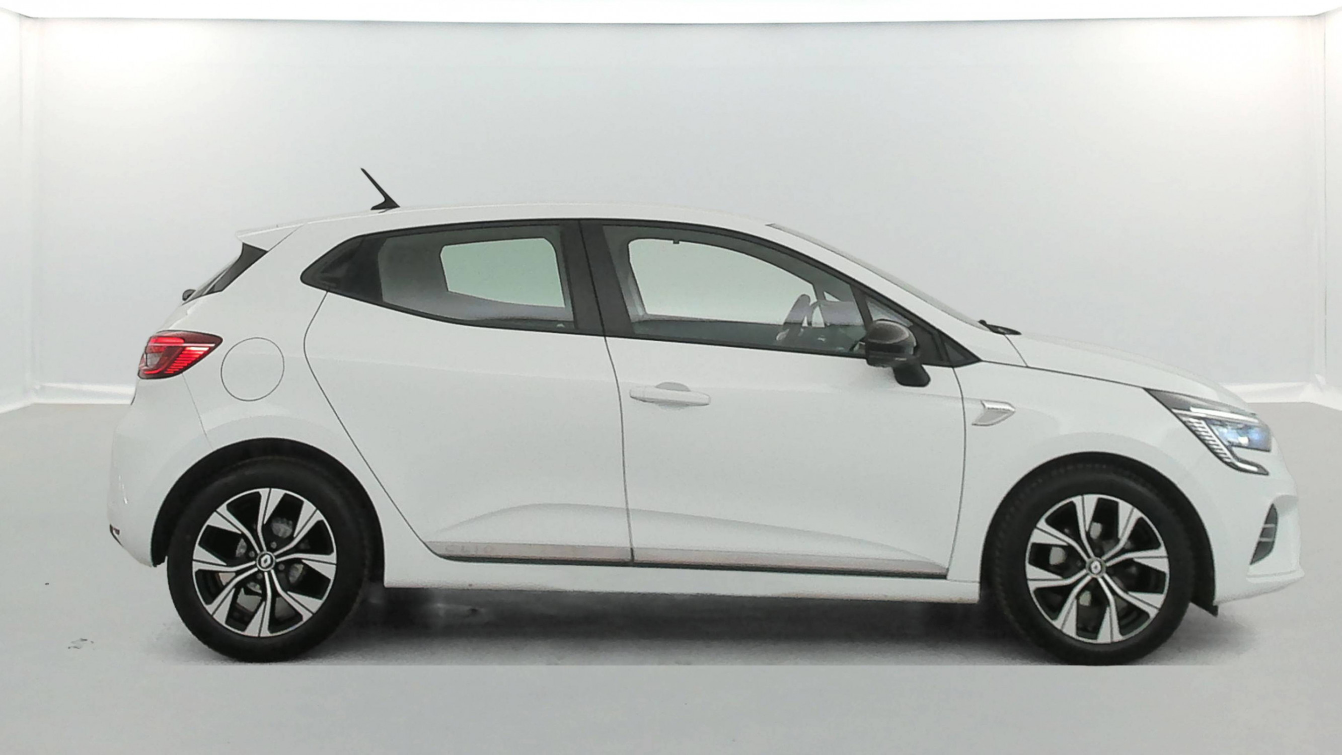 Vente en ligne Renault Clio 5 Clio TCe 90 - 21N au prix de 14 390 €