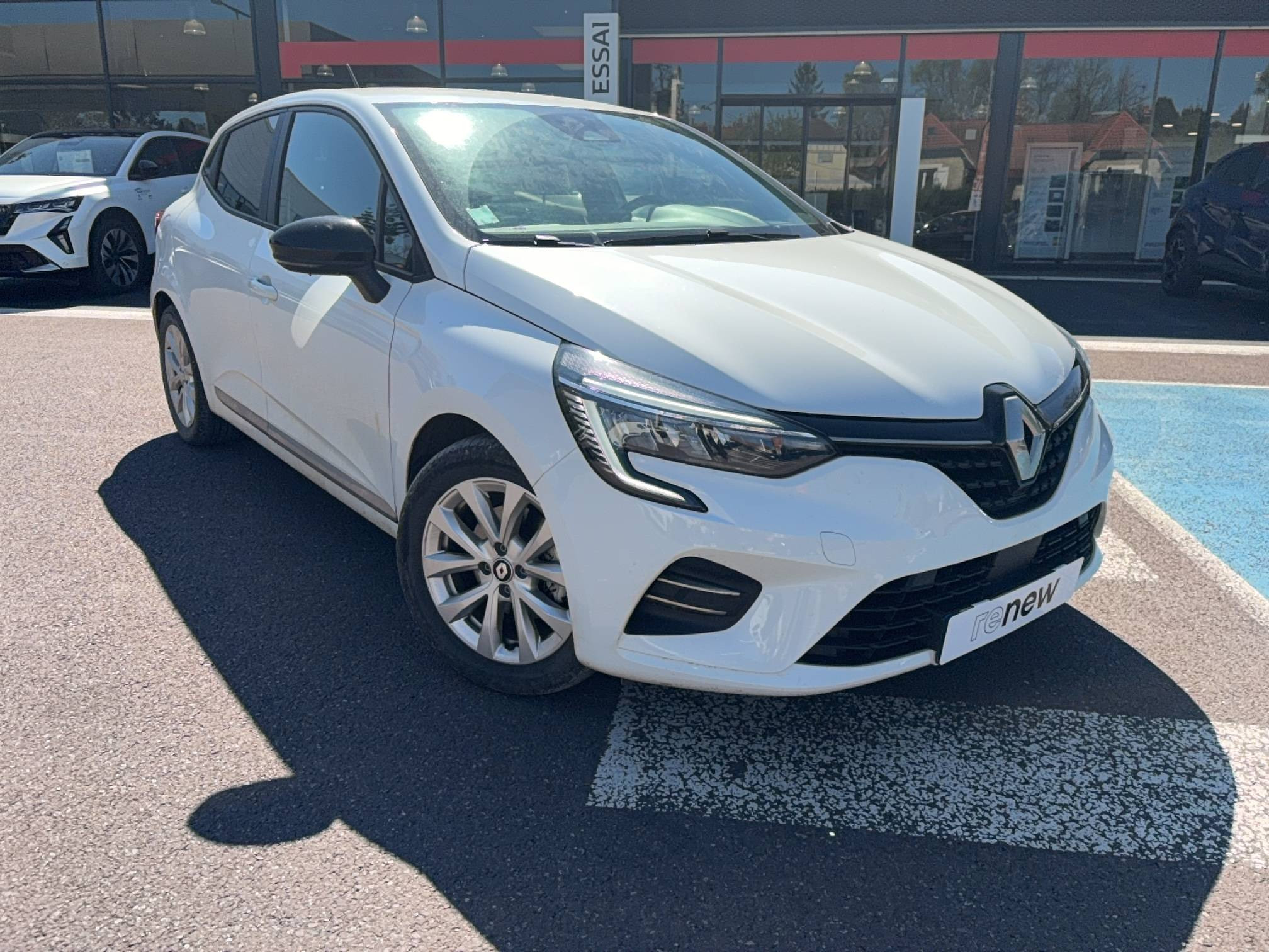 Vente en ligne Renault Clio 5 Clio E-Tech full hybrid 145 au prix de 17 590 €