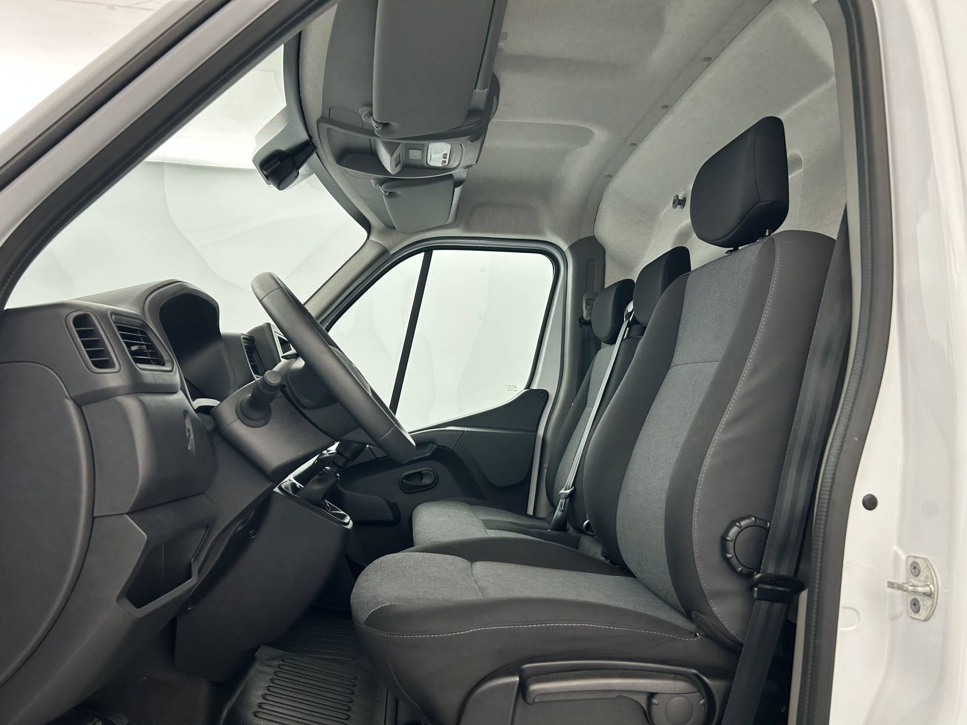 Vente en ligne Renault Master Fourgon MASTER FGN TRAC F3500 L3H3 BLUE DCI 135 au prix de 29 400 €