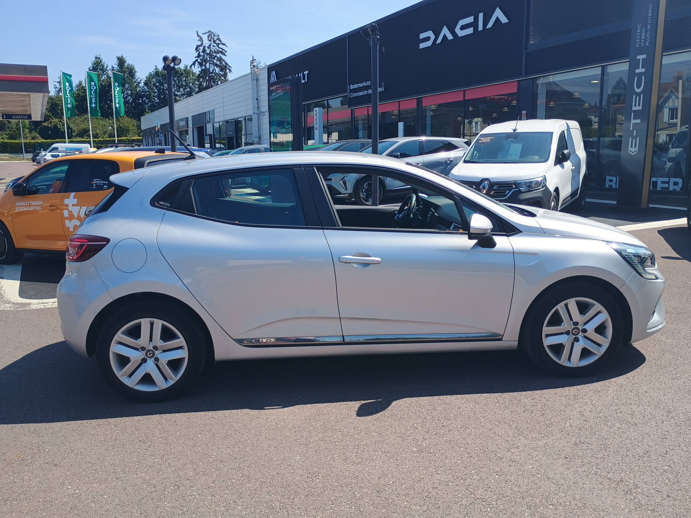 Vente en ligne Renault Clio 5 Clio SCe 65 - 21N au prix de 11 590 €