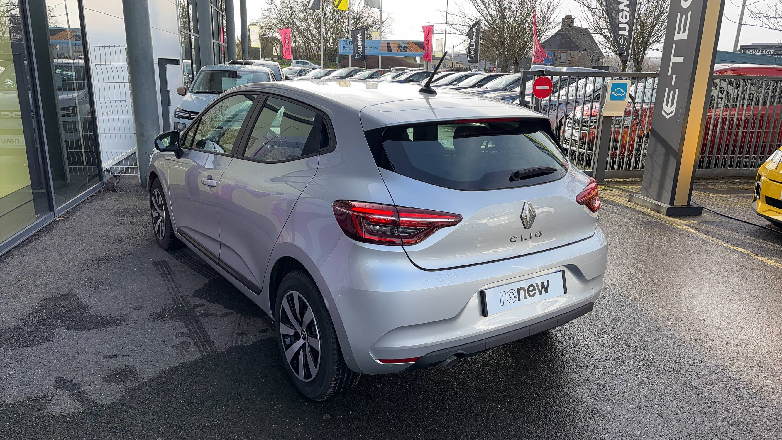 Vente en ligne Renault Clio 5 Clio TCe 90 au prix de 15 490 €