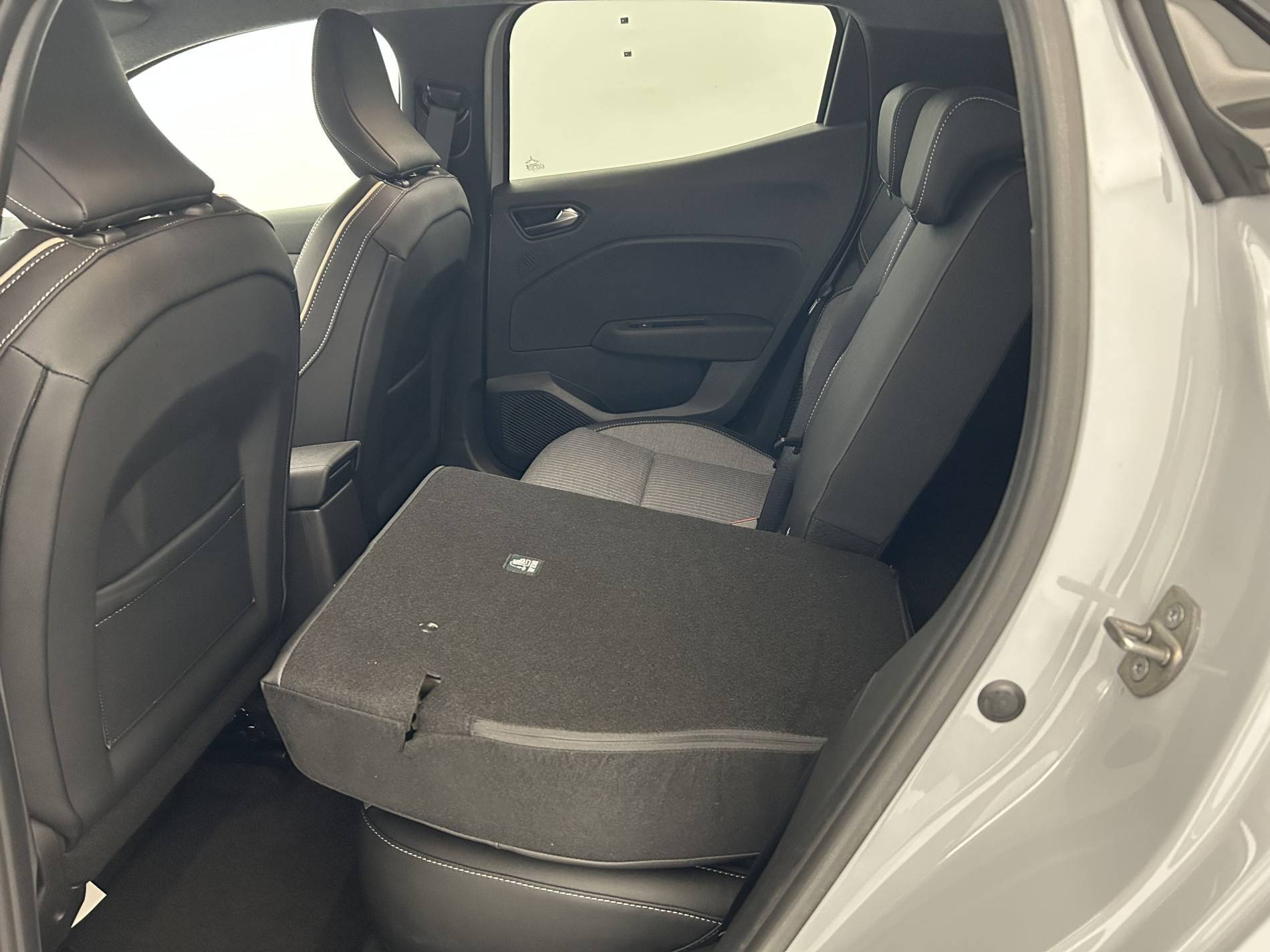 Vente en ligne Renault Clio 5 Clio E-Tech full hybrid 145 au prix de 21 990 €