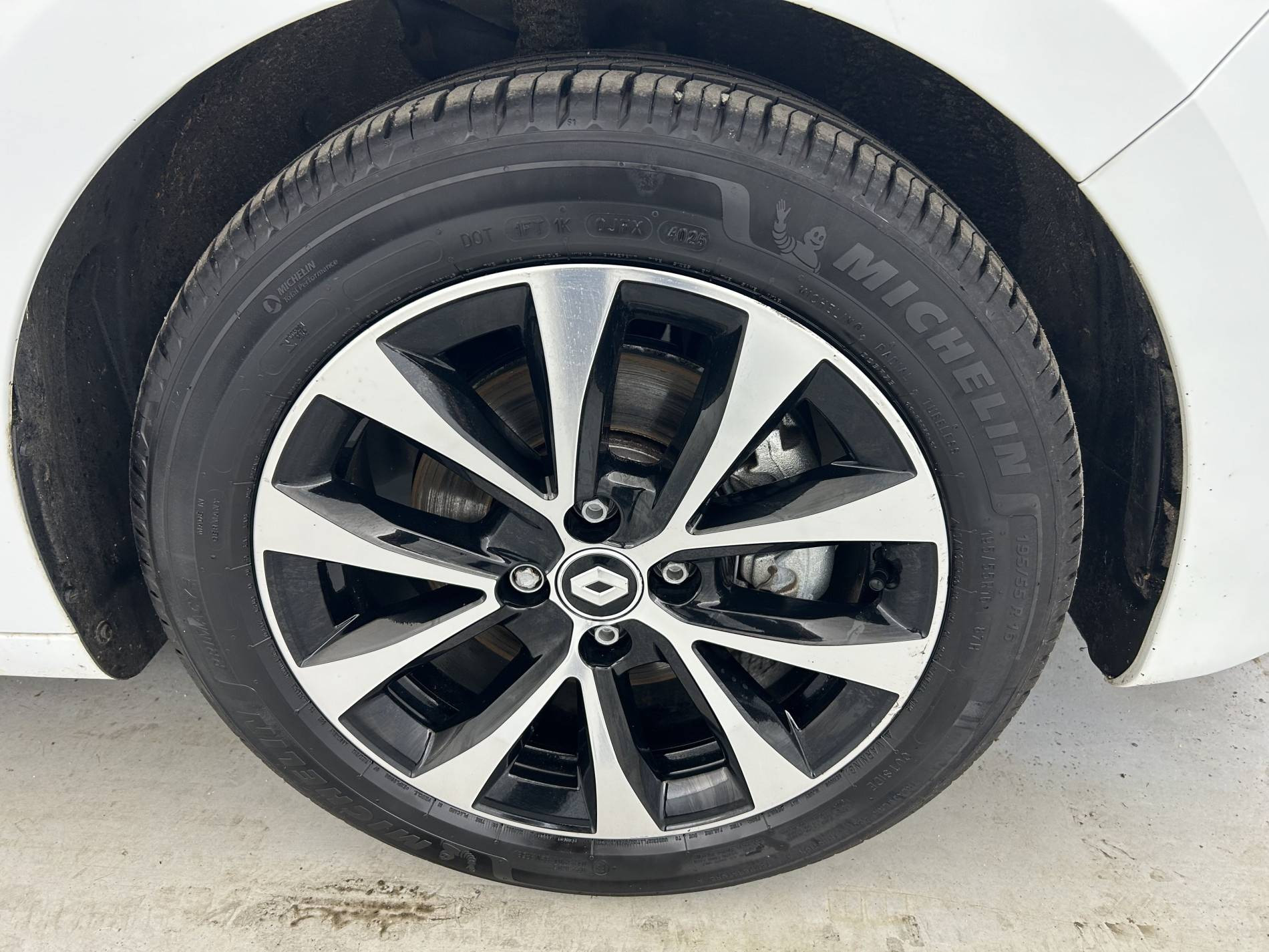 Vente en ligne Renault Clio 5 Clio E-Tech hybride 145 au prix de 17 970 €