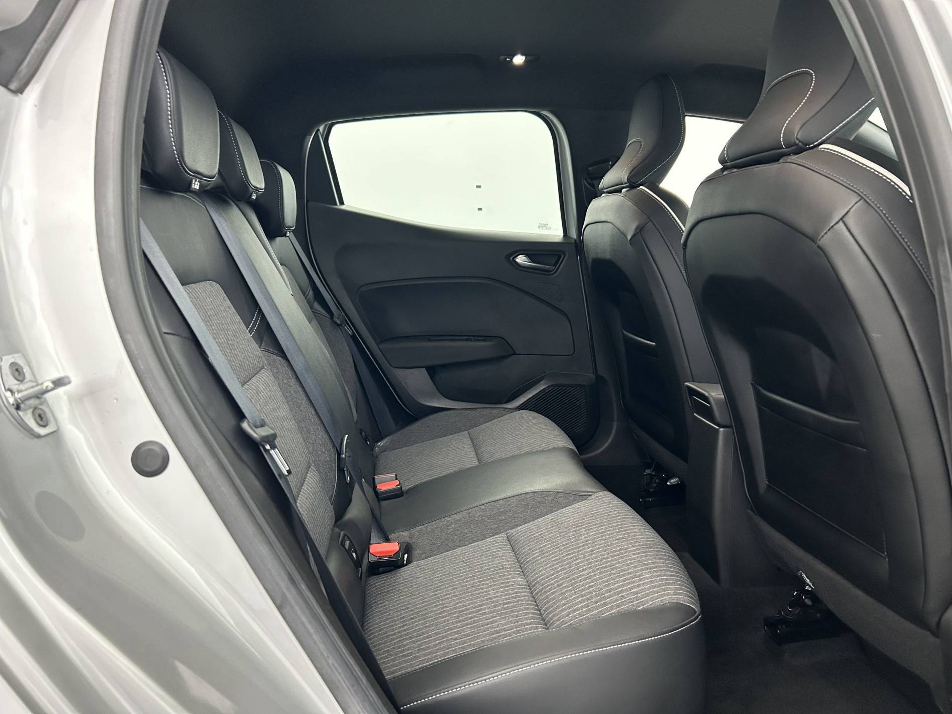 Vente en ligne Renault Clio 5 Clio TCe 140 - 21N au prix de 15 790 €