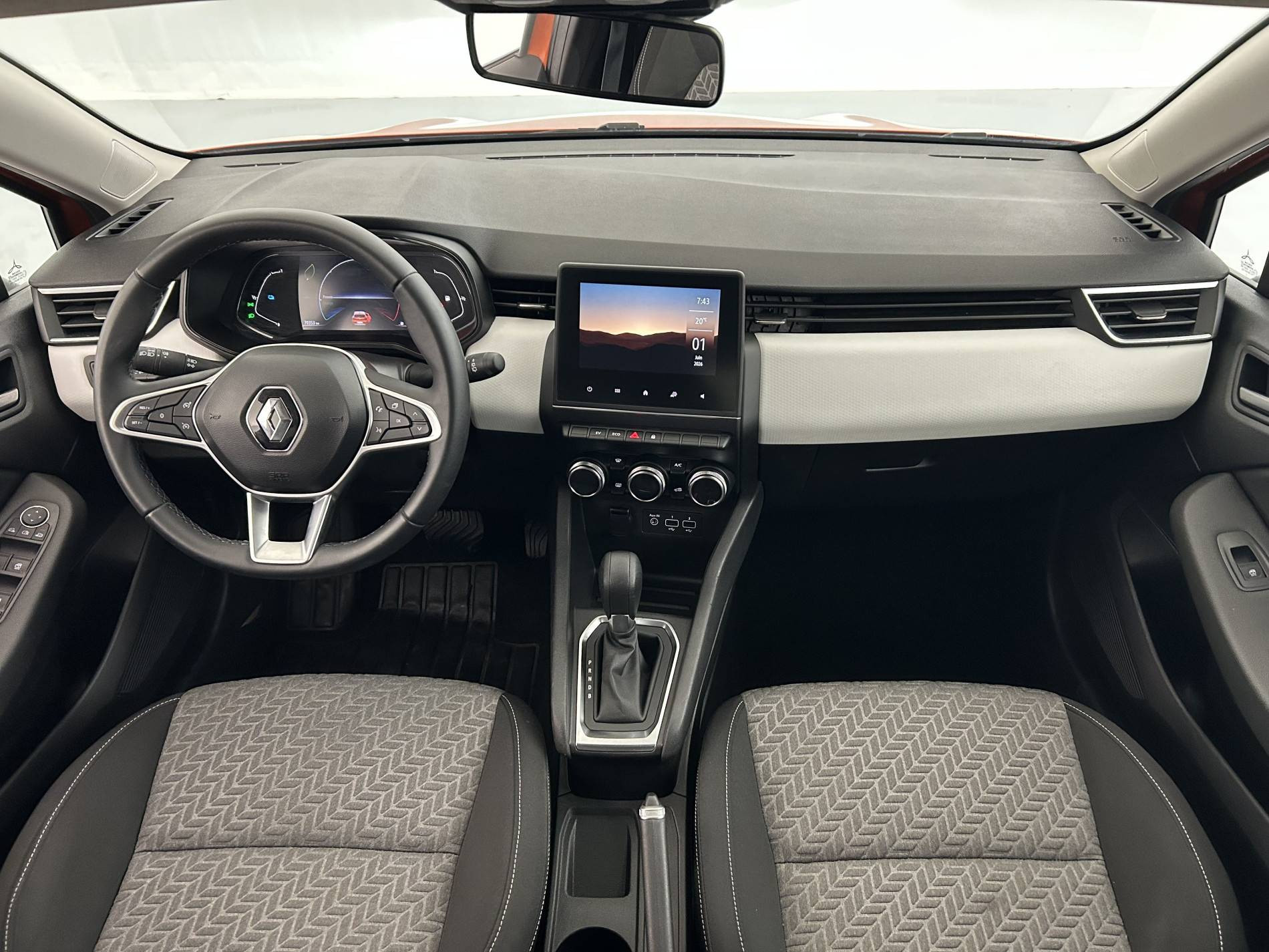 Vente en ligne Renault Clio 5 Clio E-Tech hybride 145 au prix de 15 490 €