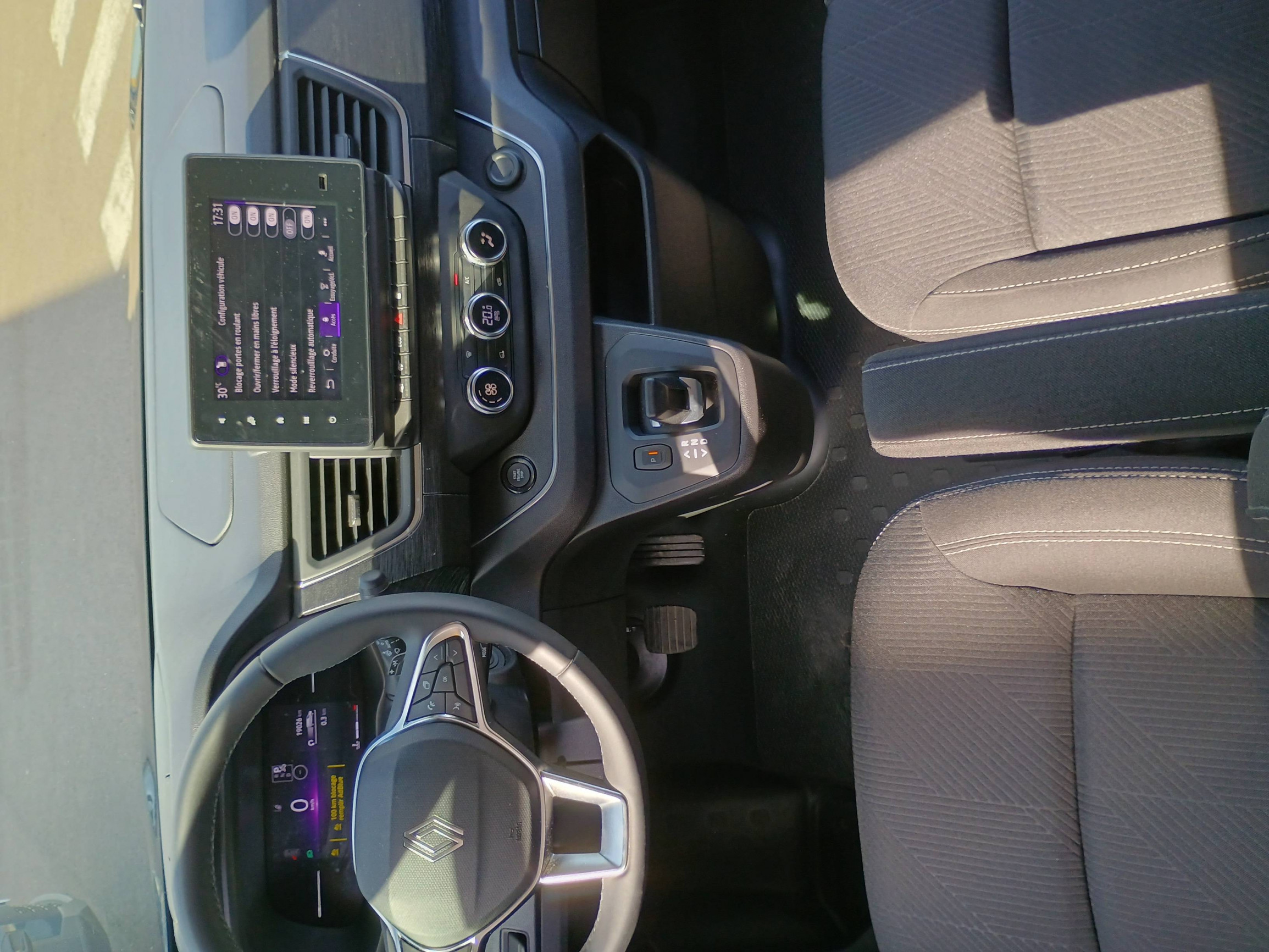 Vente en ligne Renault Trafic Cabine Approfondie TRAFIC CA L2H1 3T BLUE DCI 170 AUTO au prix de 37 991 €